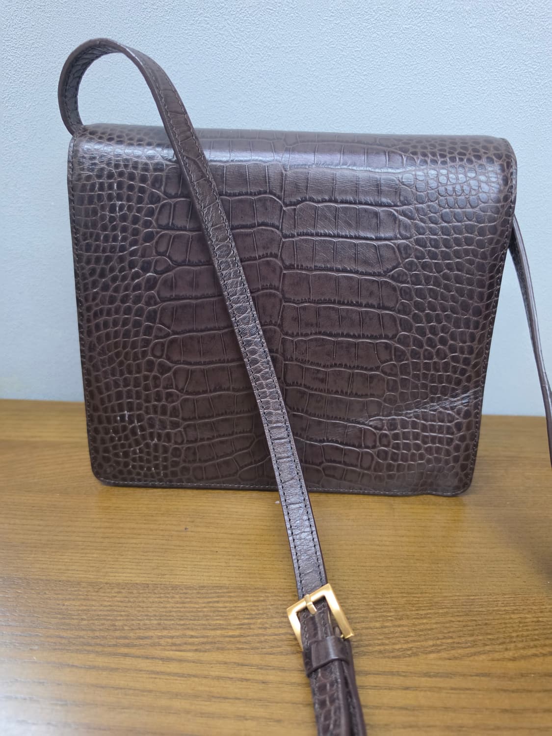로서울 악어패턴 브라운 가죽 크로스백 상품이미지6