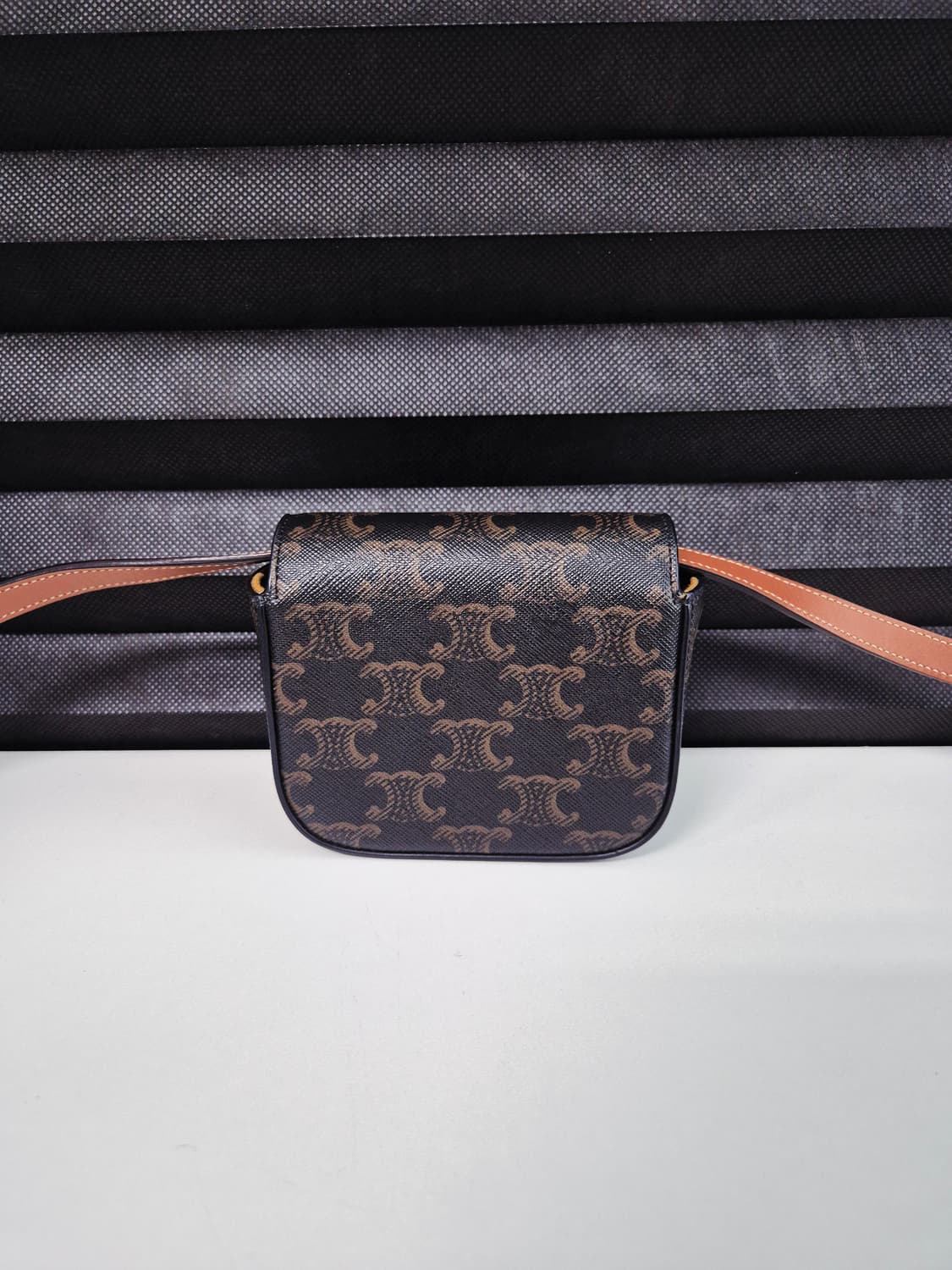 셀린느 트리옹프 미니백 (최상급) 상품이미지3