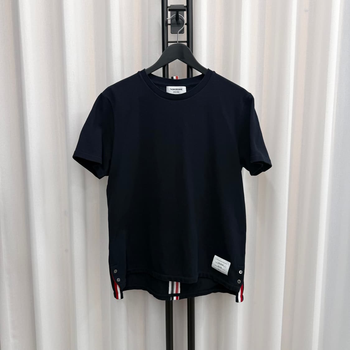 [3] 톰브라운 백삼선 반팔 티셔츠 상품이미지2