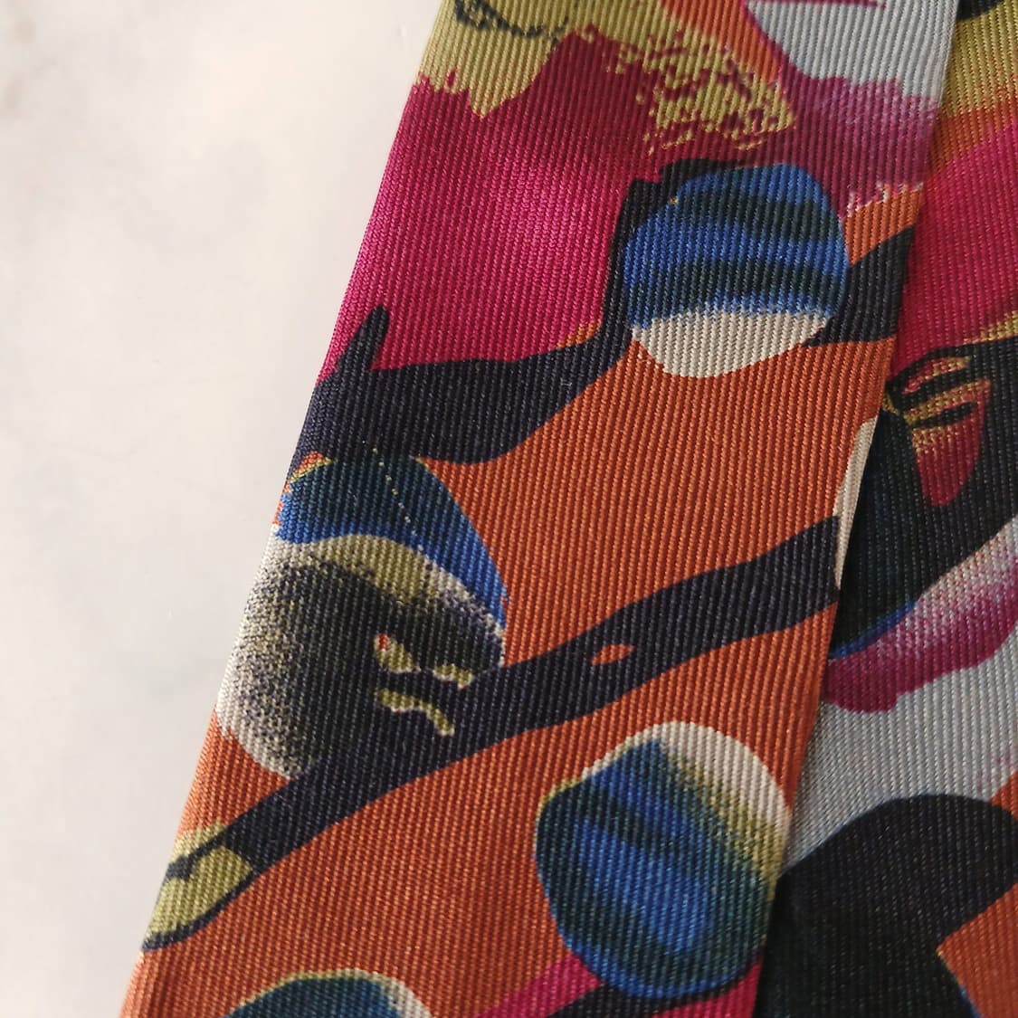 웅가로 실크 오렌지 아트워크 패턴 넥타이 9cm B등급 A19199
 상품이미지5