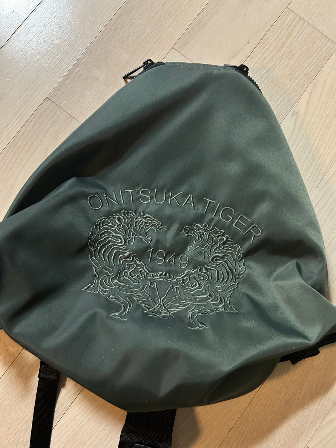 오니츠카 타이거 미니 크로스 백팩 카키 3183B082-300 상품이미지2