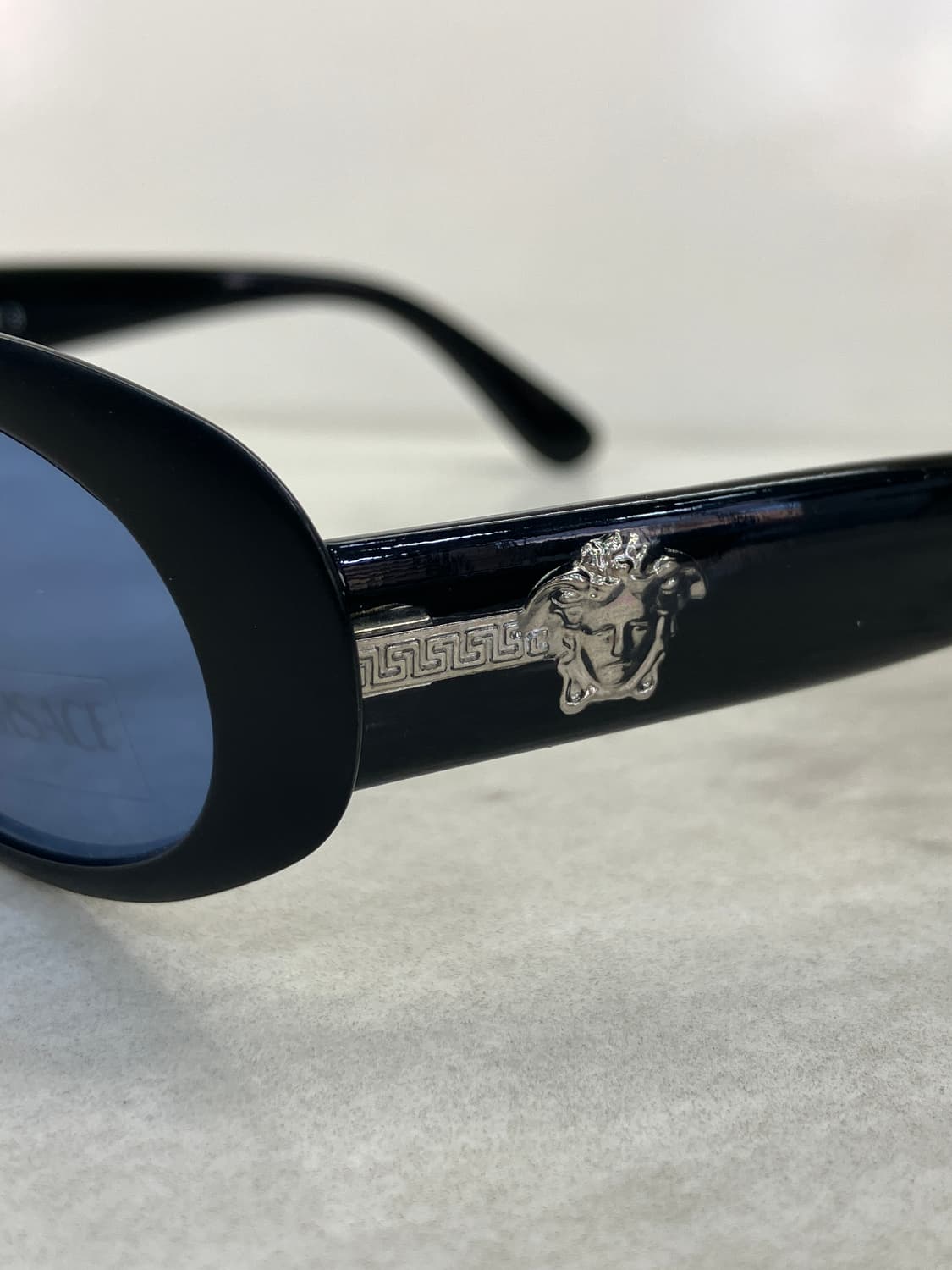 베르사체 VERSACE 매트 블랙 오벌 선글라스 상품이미지8