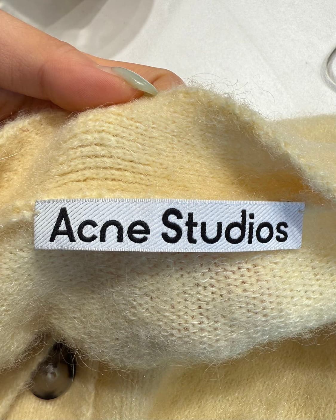 아크네 스튜디오 옐로우 알파카혼방 브이넥 가디건 상품이미지8