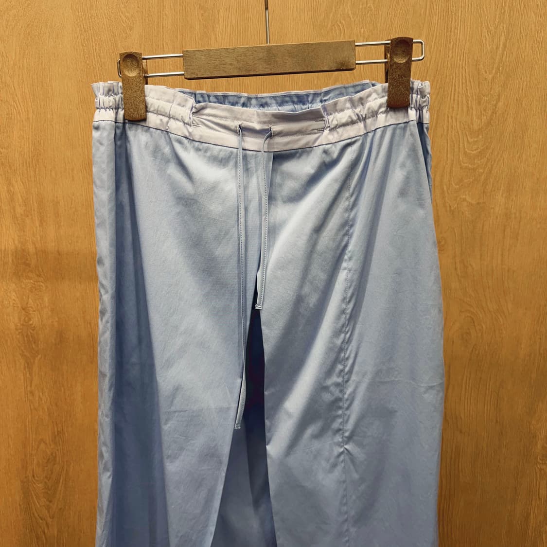 셔츠 시스템 미디 스커트 슬릿 레이어드 스트랩 디테일 A라인 라이트 블루 상품이미지4