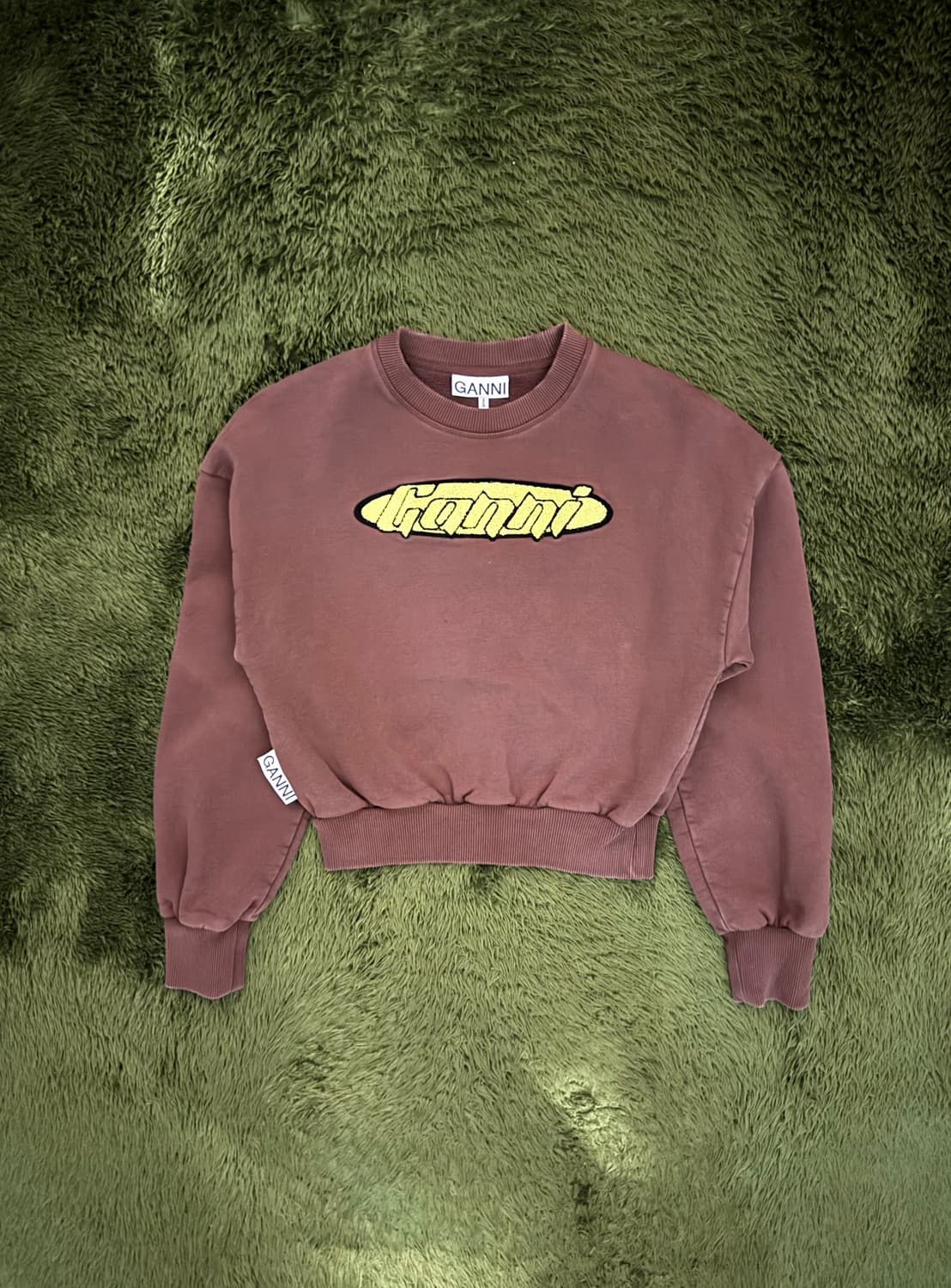 [XS] GANNI 가니 아트워크 로고 크롭 스웻셔츠 브라운 상품이미지1