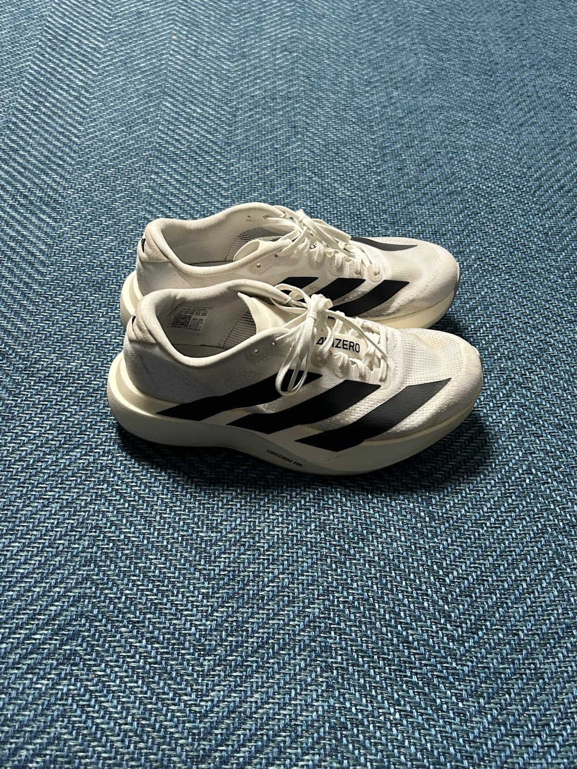 아디다스 아디제로 흰색 러닝화 235mm 상품이미지2