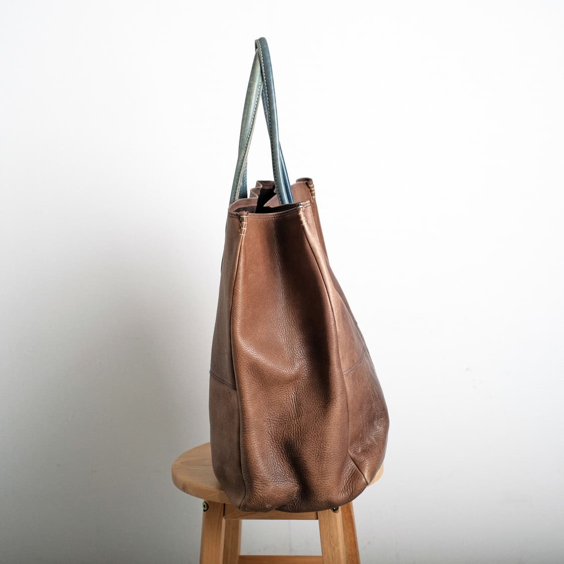 Yuketen 유케텐 블루 스트랩 레더 토트백 브라운 상품이미지6