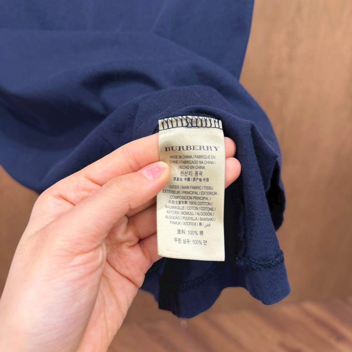 버버리 런던 반팔 티셔츠 라운드넥 로고 자수 무지 디테일 레귤러핏 네이비 상품이미지7