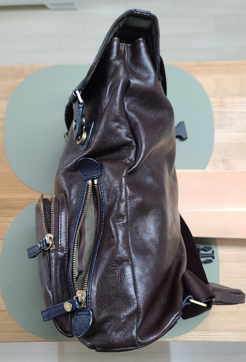 몽삭 천연 가죽 백팩 - 어깨 흘러내림 방지 커스텀, 상태 굿 
 상품이미지3
