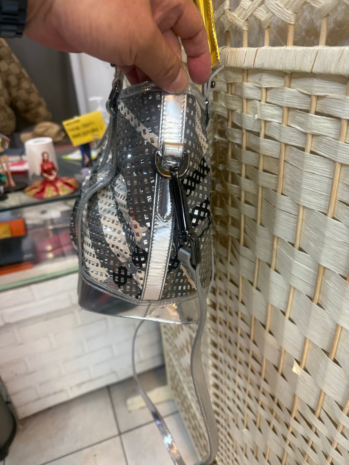 정품 버버리 실버 체크 2way백 팝니다 상품이미지2