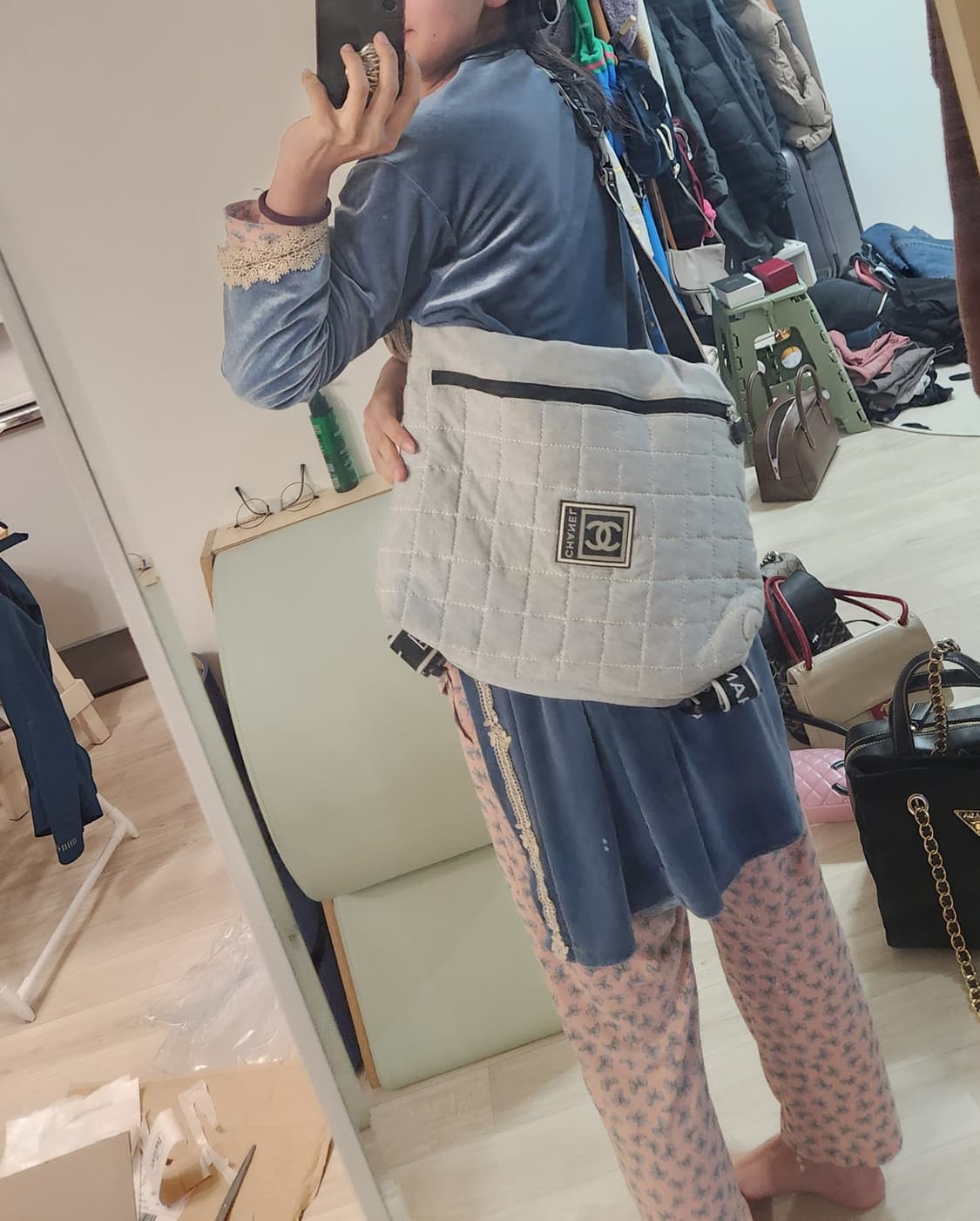 샤넬 스포츠 라인 멜란지 그레이 퀼팅 클라우드 버클 메신저백 상품이미지7