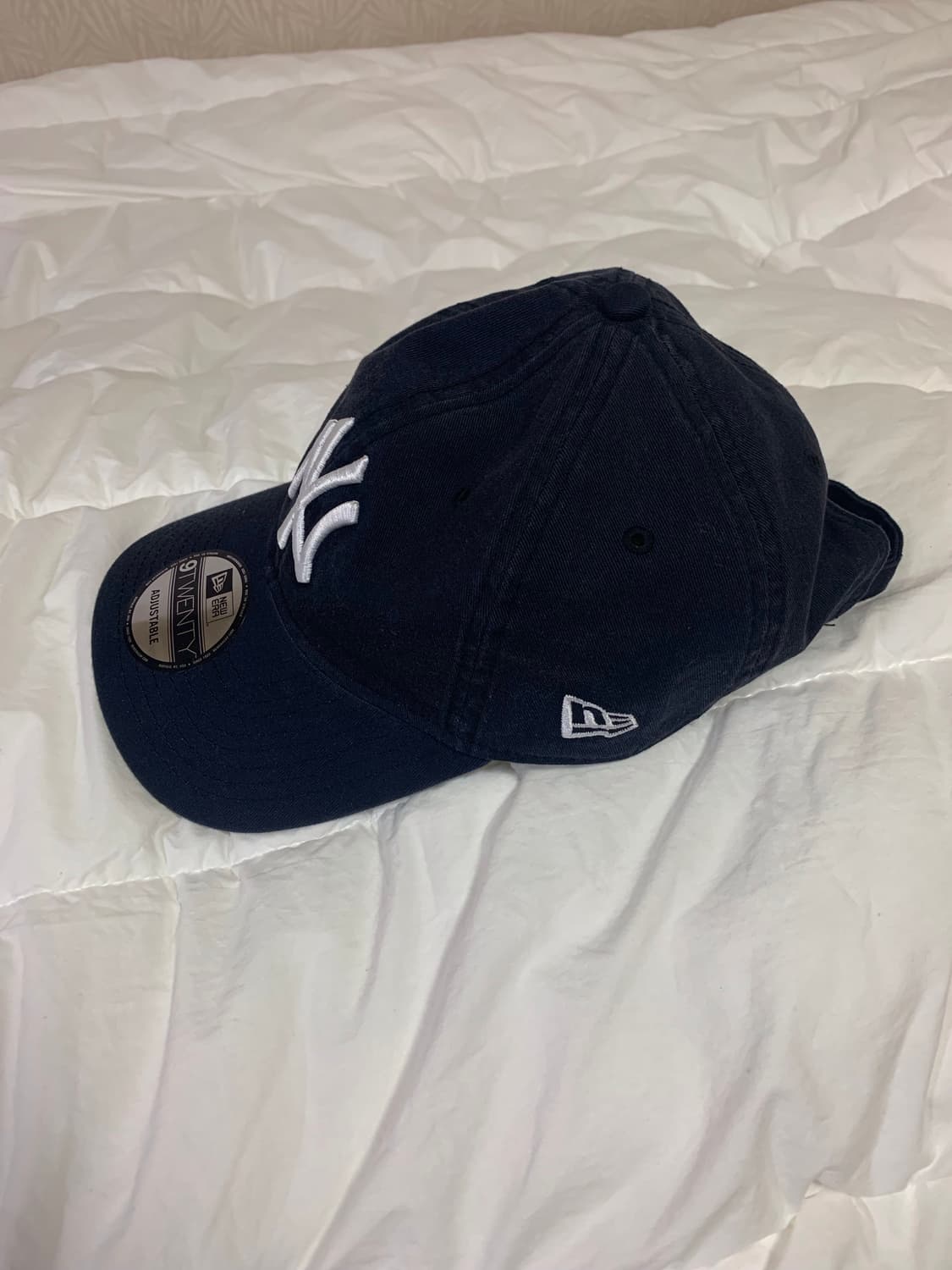 뉴에라 모마 뉴욕 양키즈 볼캡 네이비 상품이미지3