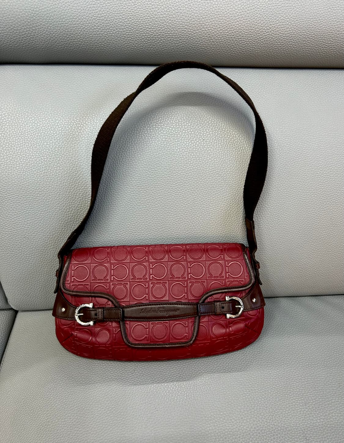 페라가모 간치니 패턴 숄더백 상품이미지1