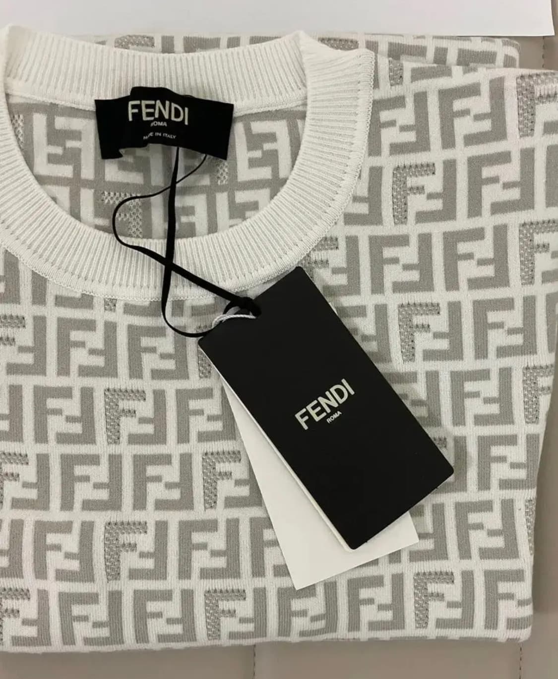 [미개봉 새상품] 펜디 FF로고 반팔니트(화이트) 48사이즈 상품이미지4