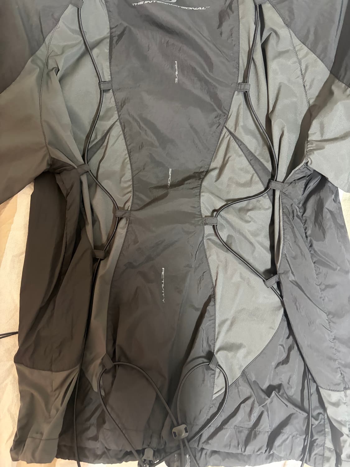 산산기어 24ss 더 인터내셔널 콜라보 슬링자켓 2size 상품이미지3