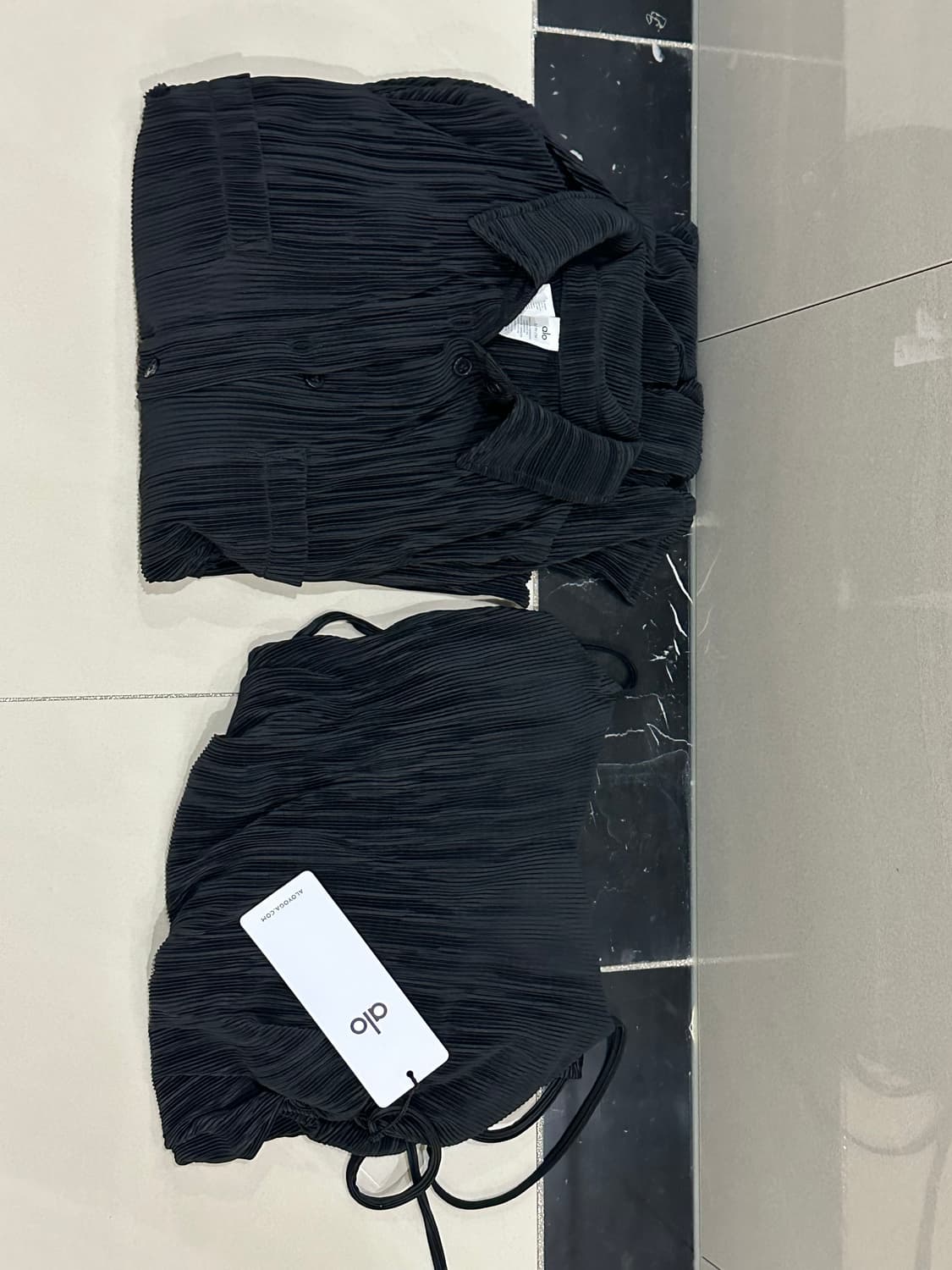 Alo 플리츠 블랙 원피스, 셔츠원피스 택달린 새상품 상품이미지2