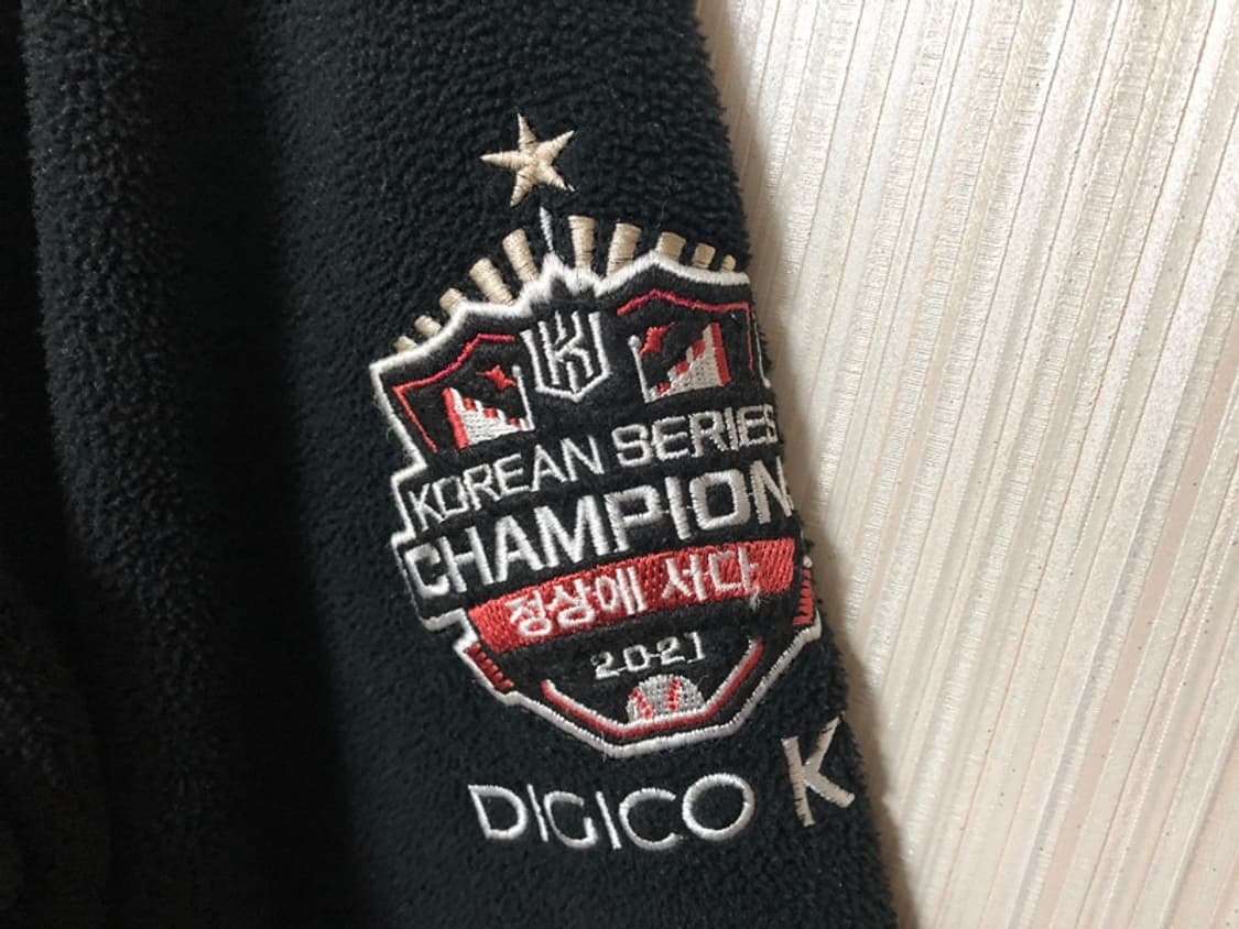 KBO 뉴발란스 KT위즈 2021우승 플리스자켓 L(100) 상품이미지7