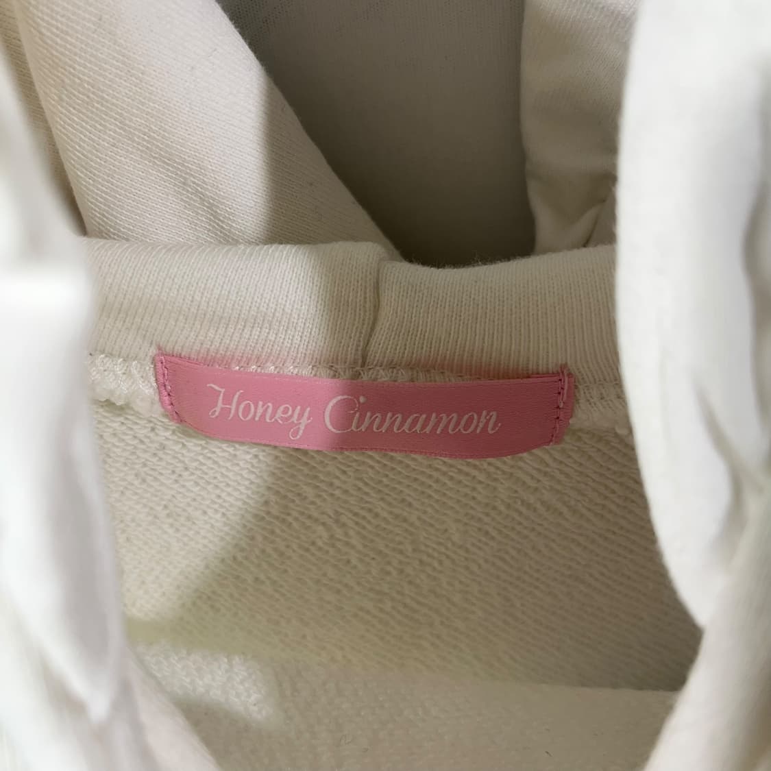 [Honey Cinnamon] 허니시나몬 하트자수 프릴 후드티셔츠 상품이미지5