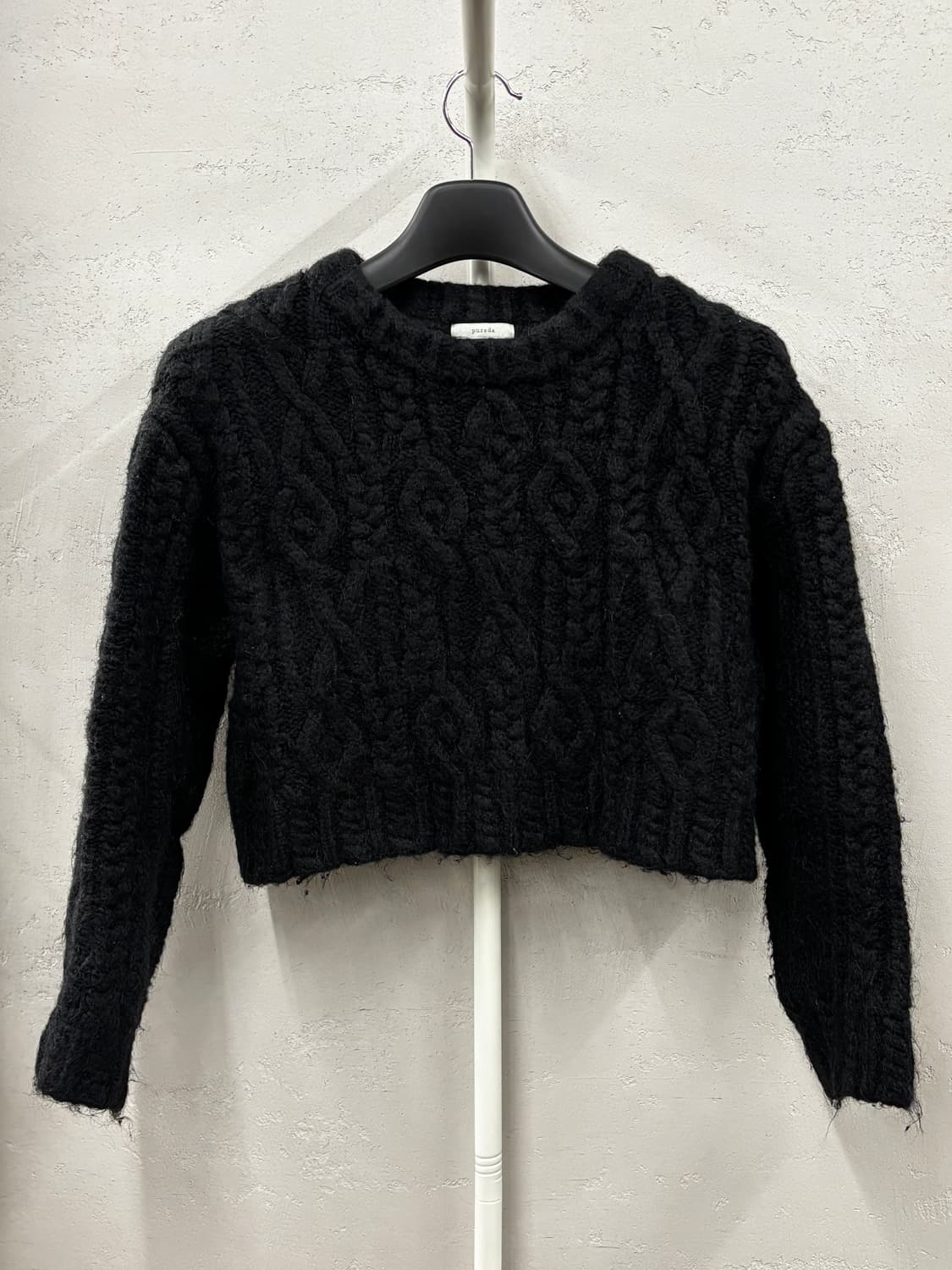 Pureda 크롭 케이블 니트 차콜 상품이미지2