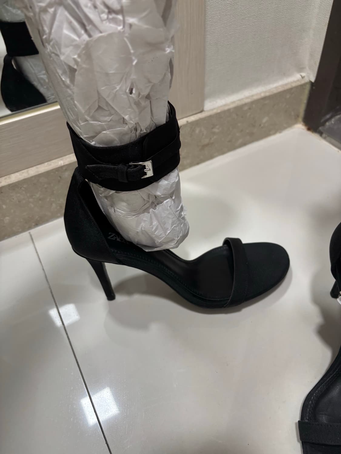 자라 블랙 스트랩 힐 240 상품이미지3