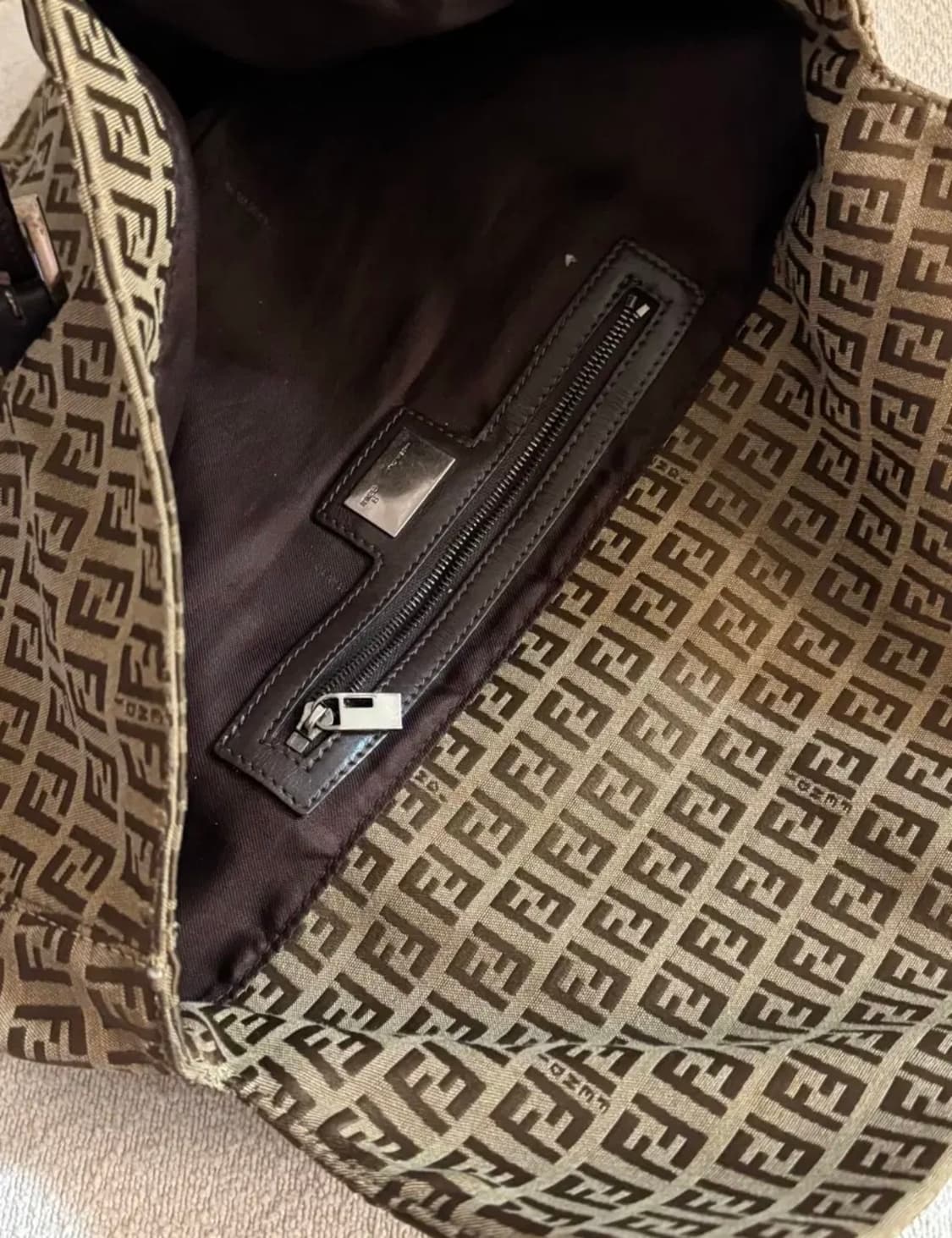 펜디 주카 와이드 빅백 상품이미지6