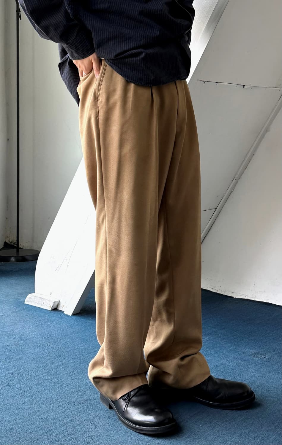 Fake suede 2 pleats trousers 상품이미지3