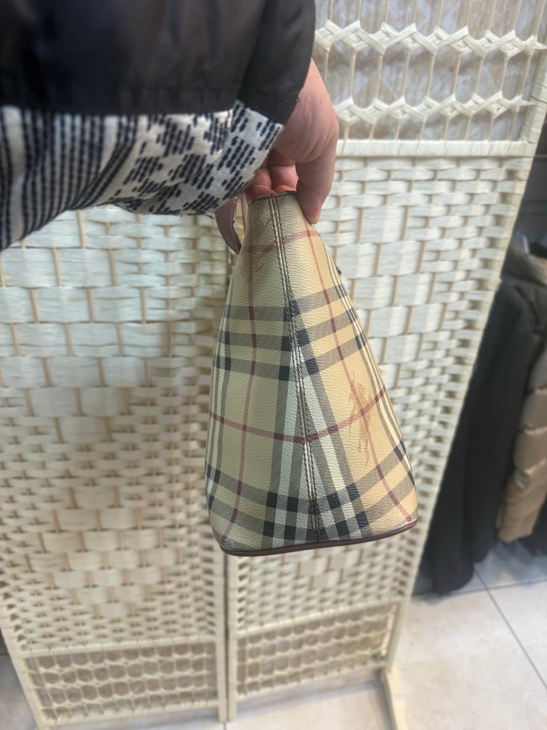 정품 버버리 노바체크 쇼퍼백 팝니다 상품이미지4