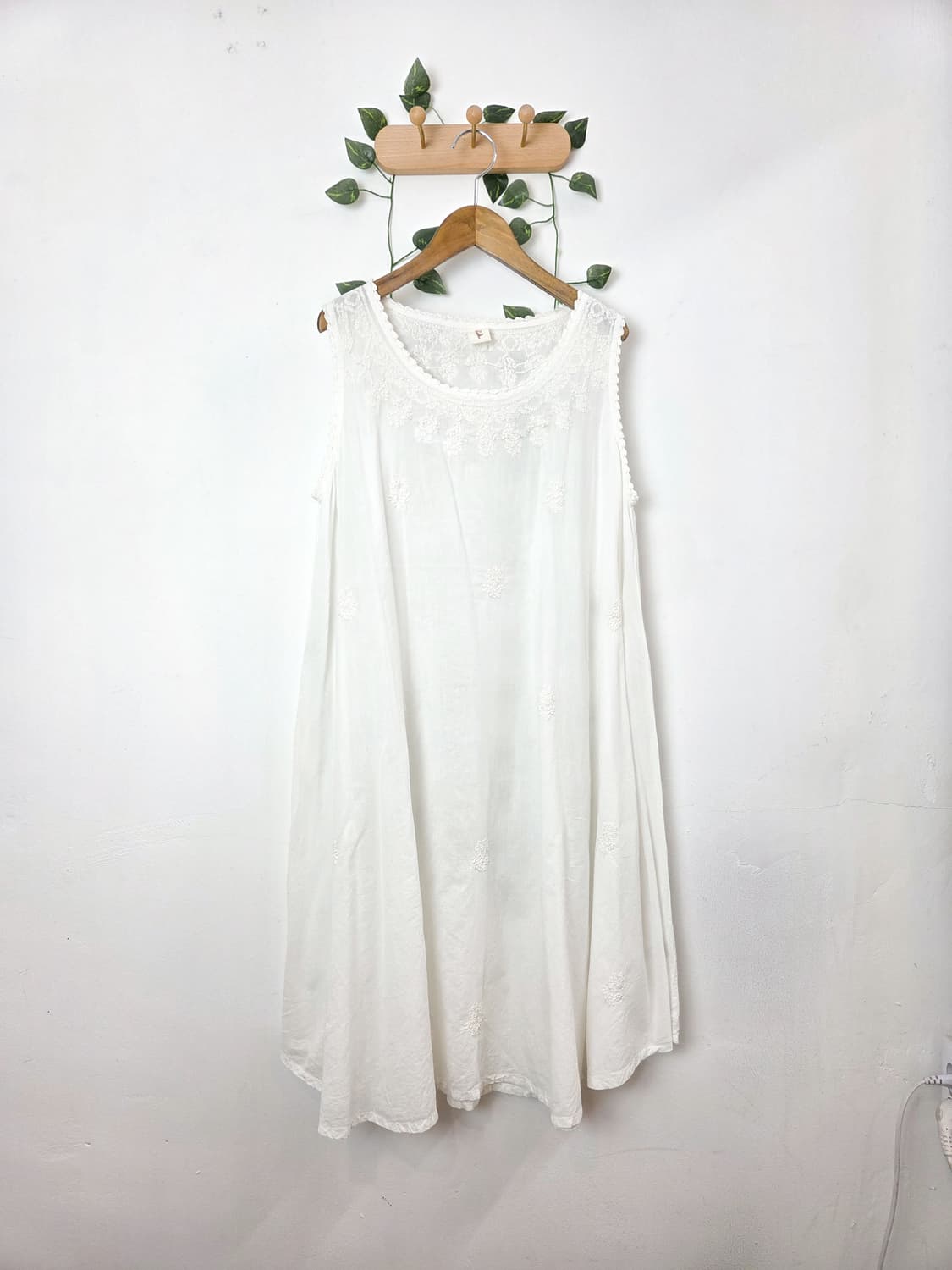 자수 디테일 아사면 원피스 상품이미지1