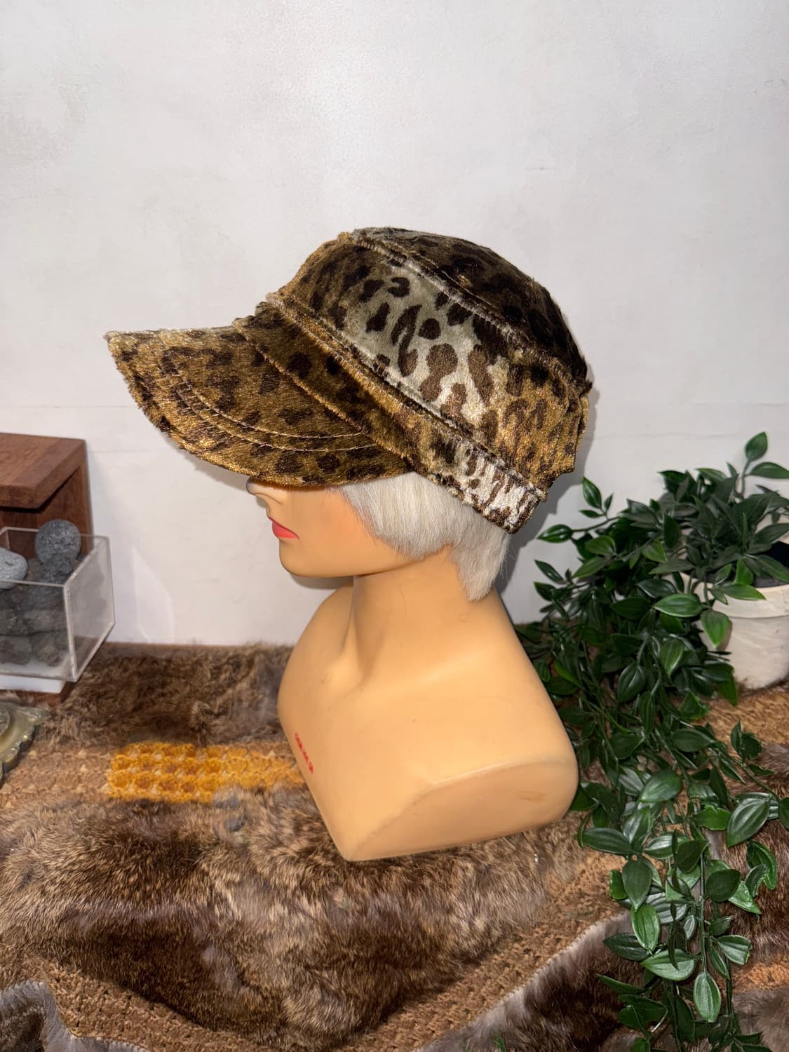 Silver gold leopard fur military cap 상품이미지1