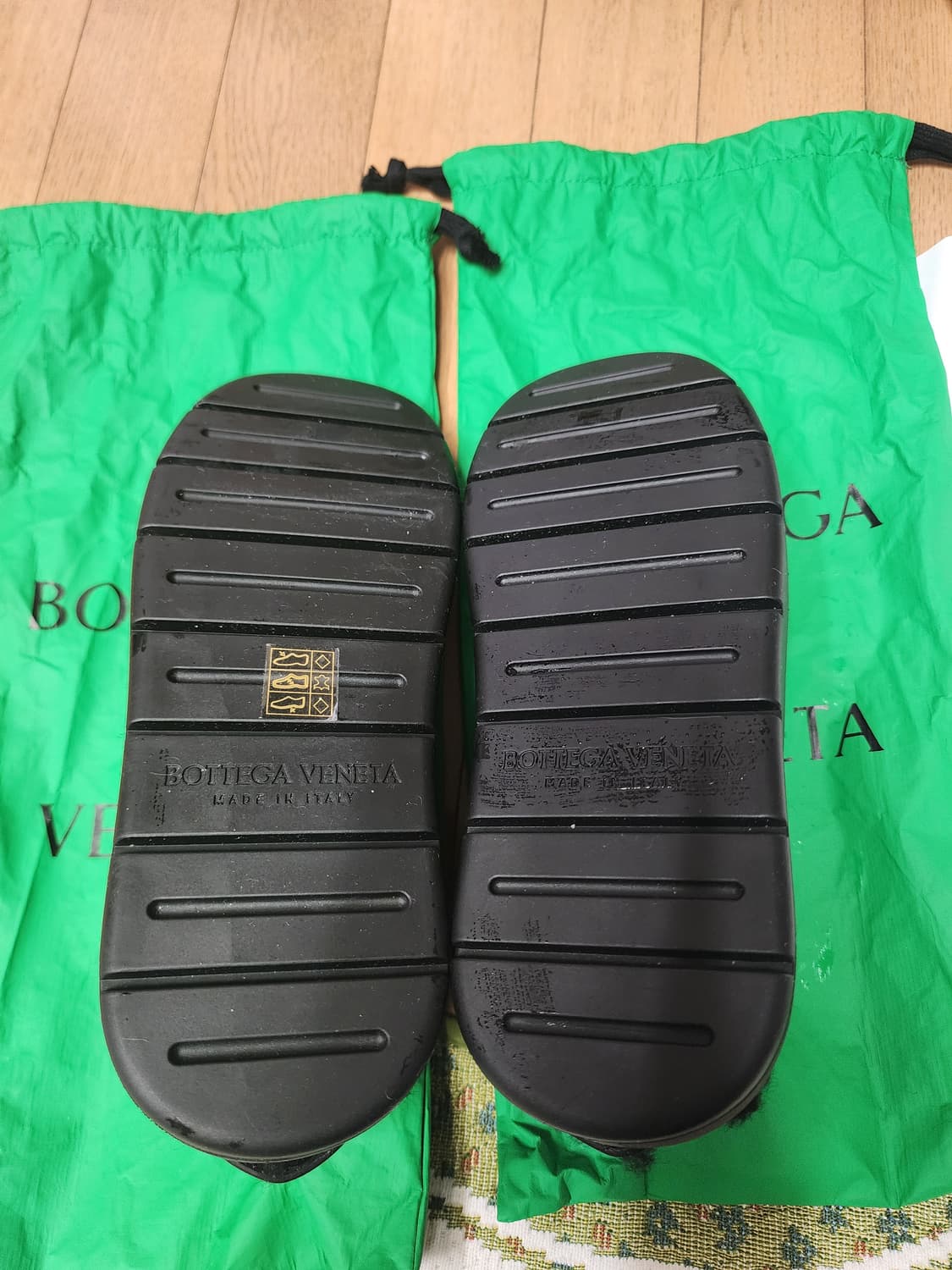 보테가베네타 퍼들플랫샌들 37 상품이미지5