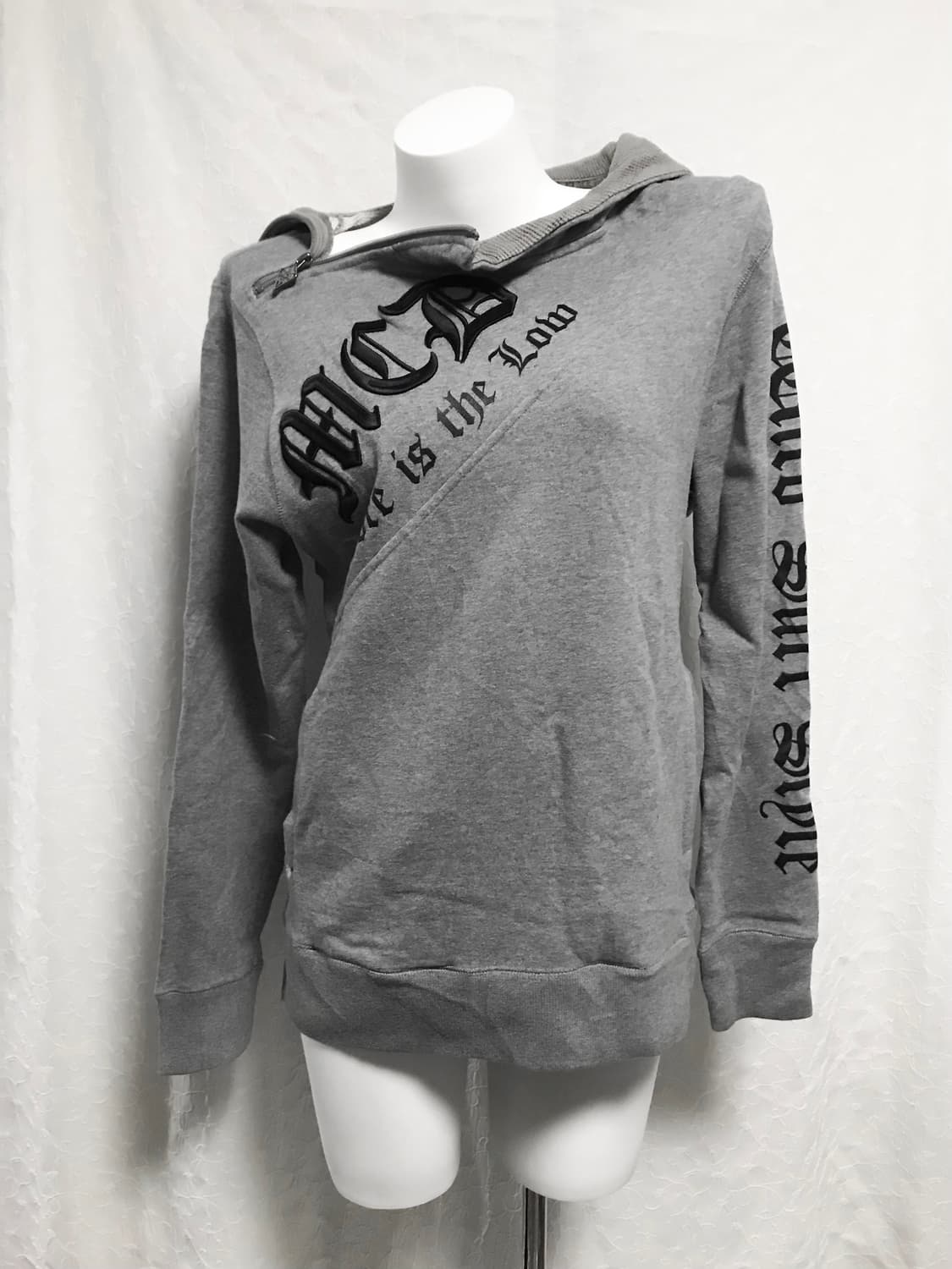 빈티지 펑크 사선 지퍼 레터링 자수 후드 맨투맨 상품이미지1