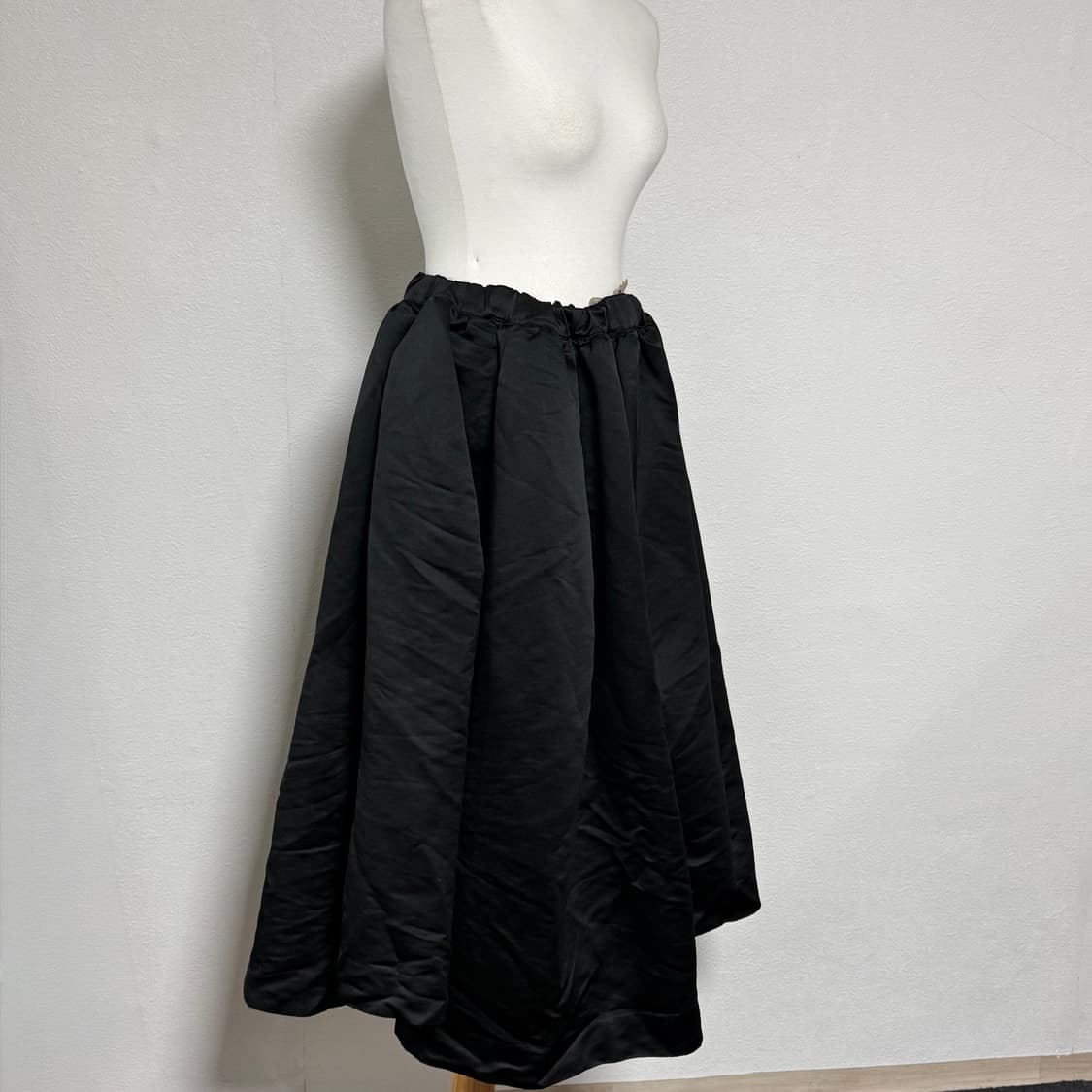 21ss 꼼데가르송 메인라인 새틴 벌룬 스커트 xs 상품이미지2