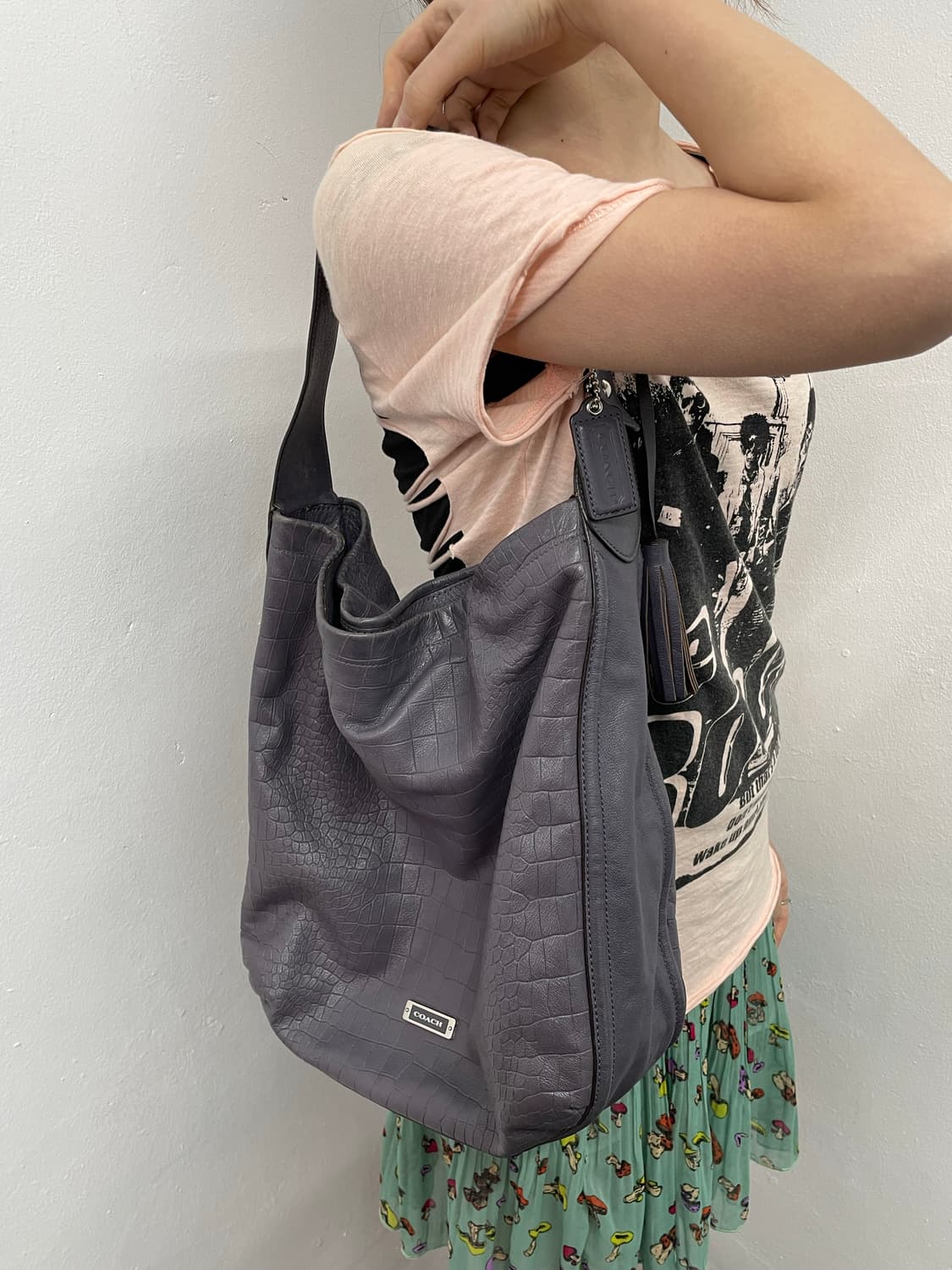 코치 레더 로고 태슬 호보백 상품이미지2