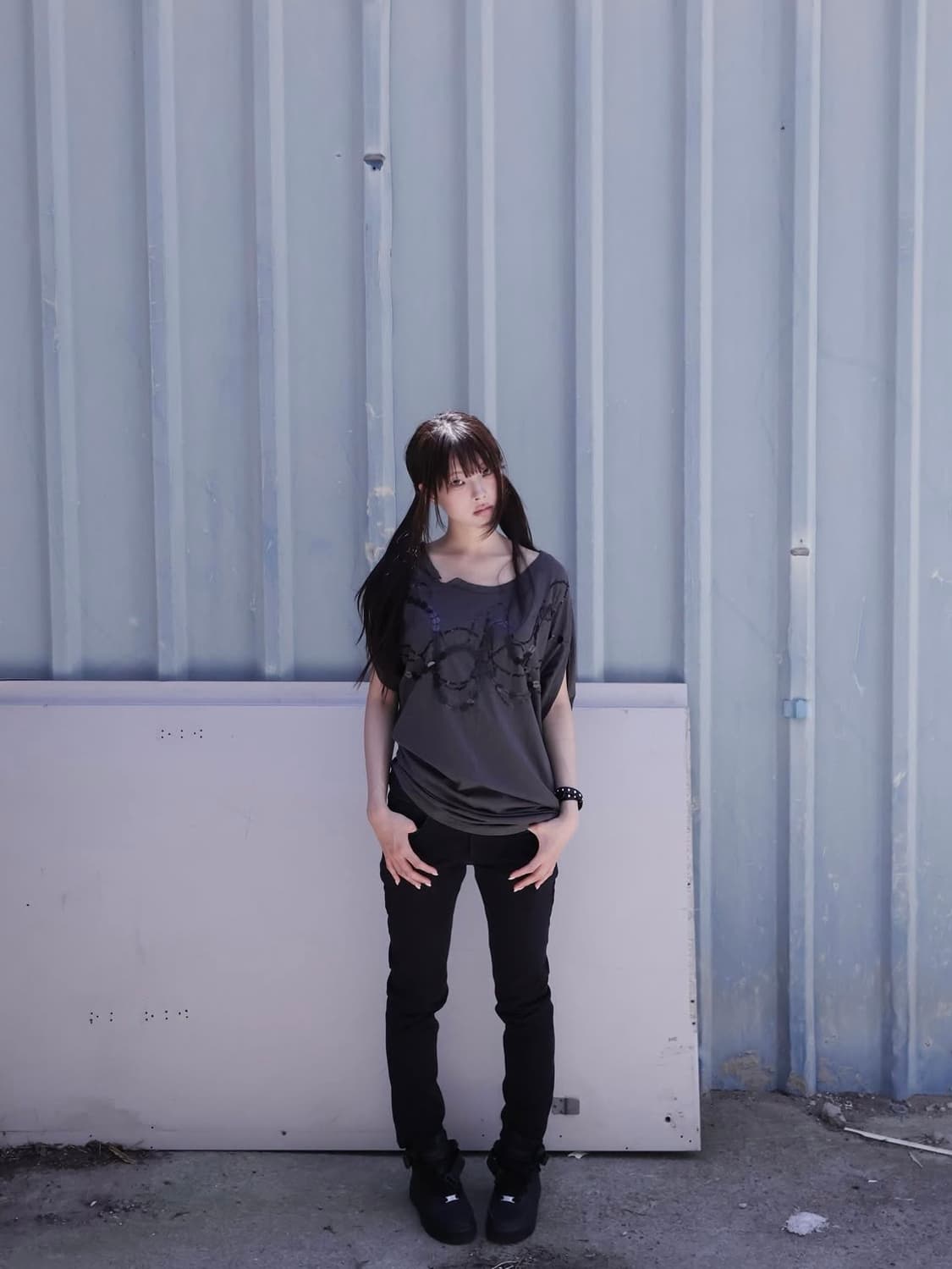 Batwing Top with Disc Accent  상품이미지1