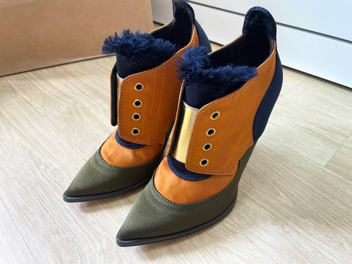 JIMMY CHOO 지미추 새틴 믹스 스틸레토 앵클 부티 하이힐 상품이미지1