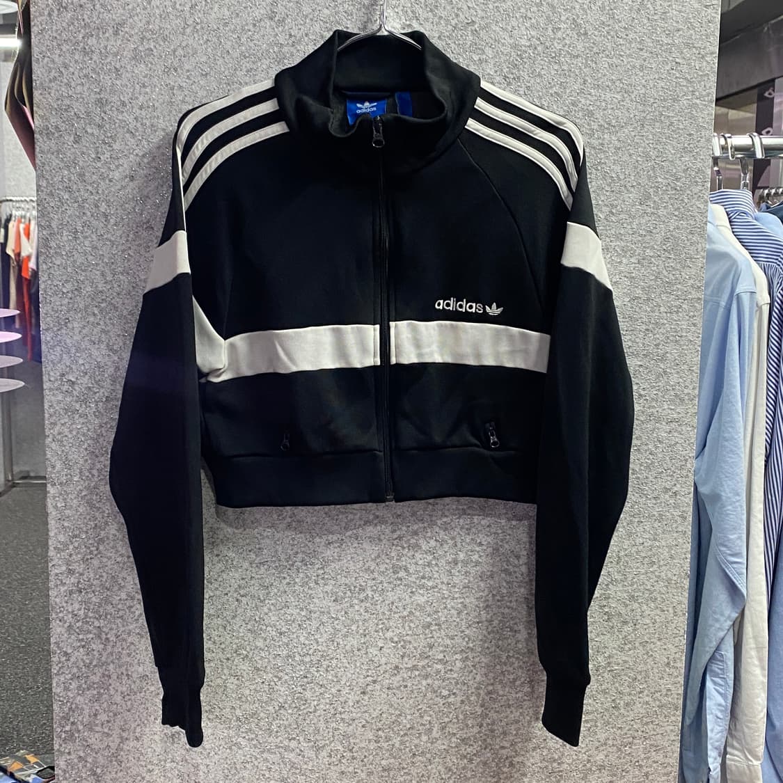 아디다스 아치로고 크롭 트랙탑 져지 B3021 상품이미지2