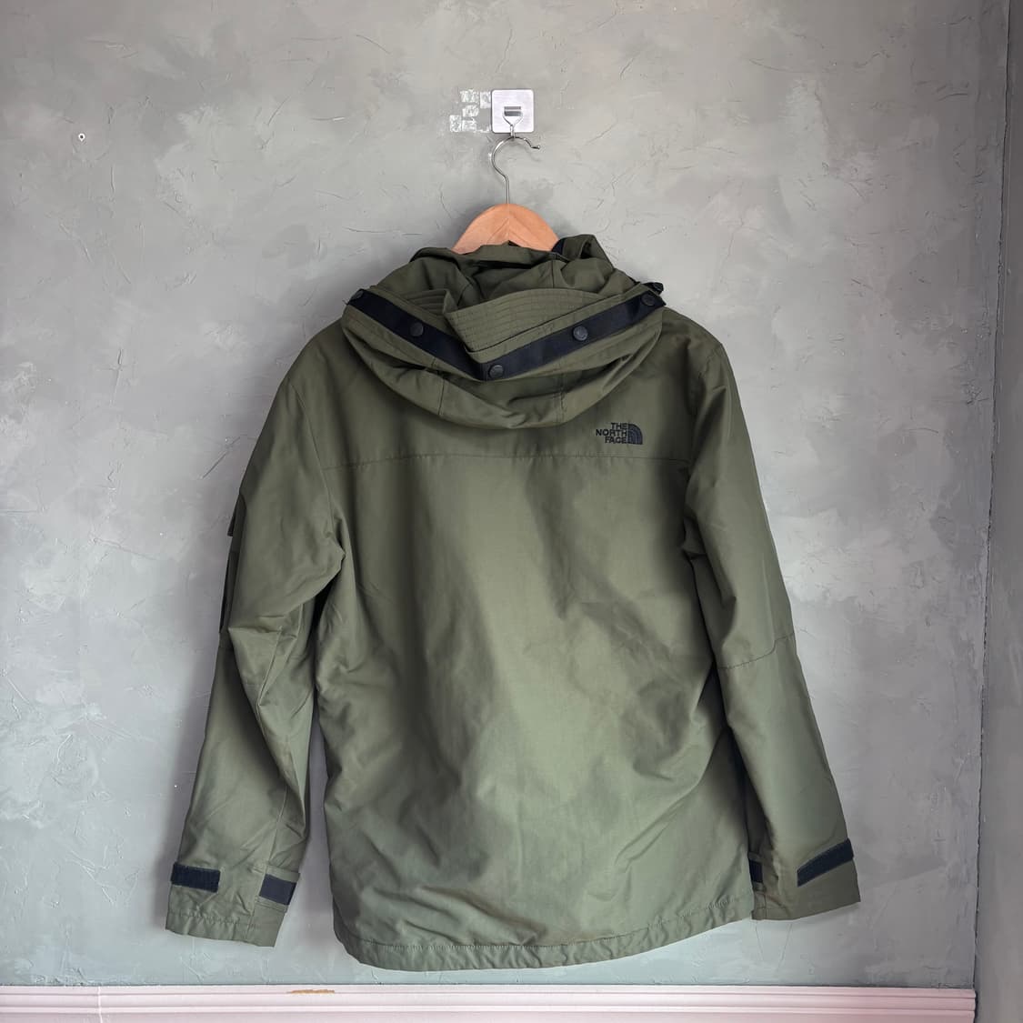 노스페이스 화이트라벨 바람막이 자켓 카키 상품이미지5
