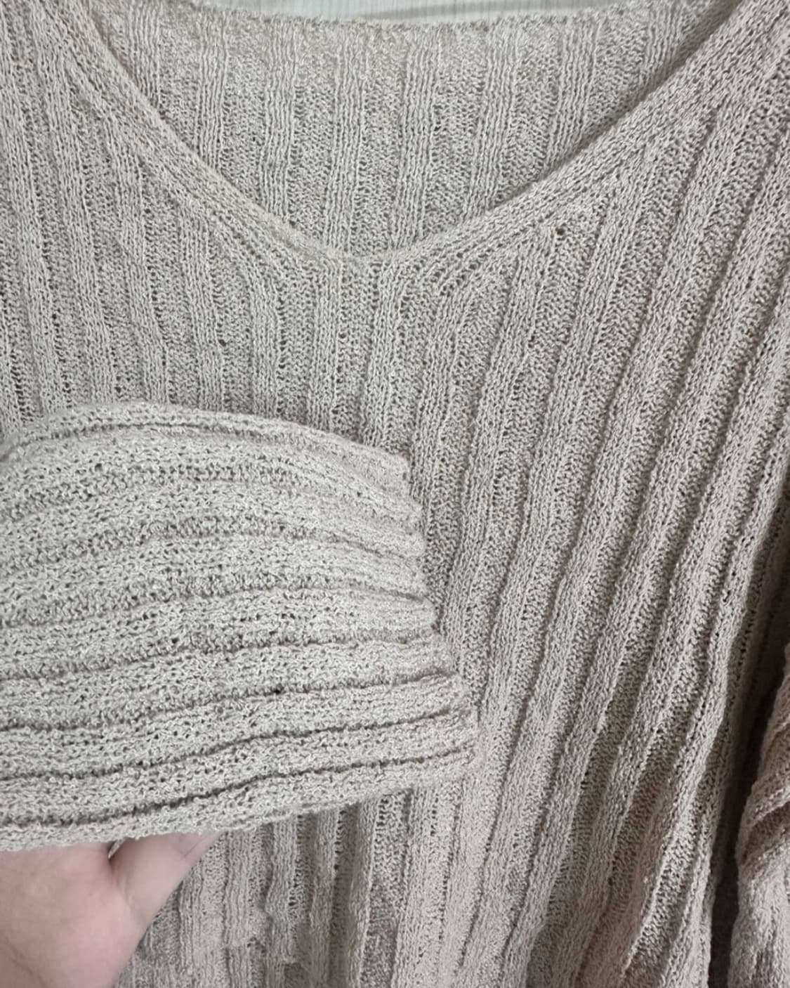 [새상품급] 베이지 V 브이넥 니트 상품이미지2