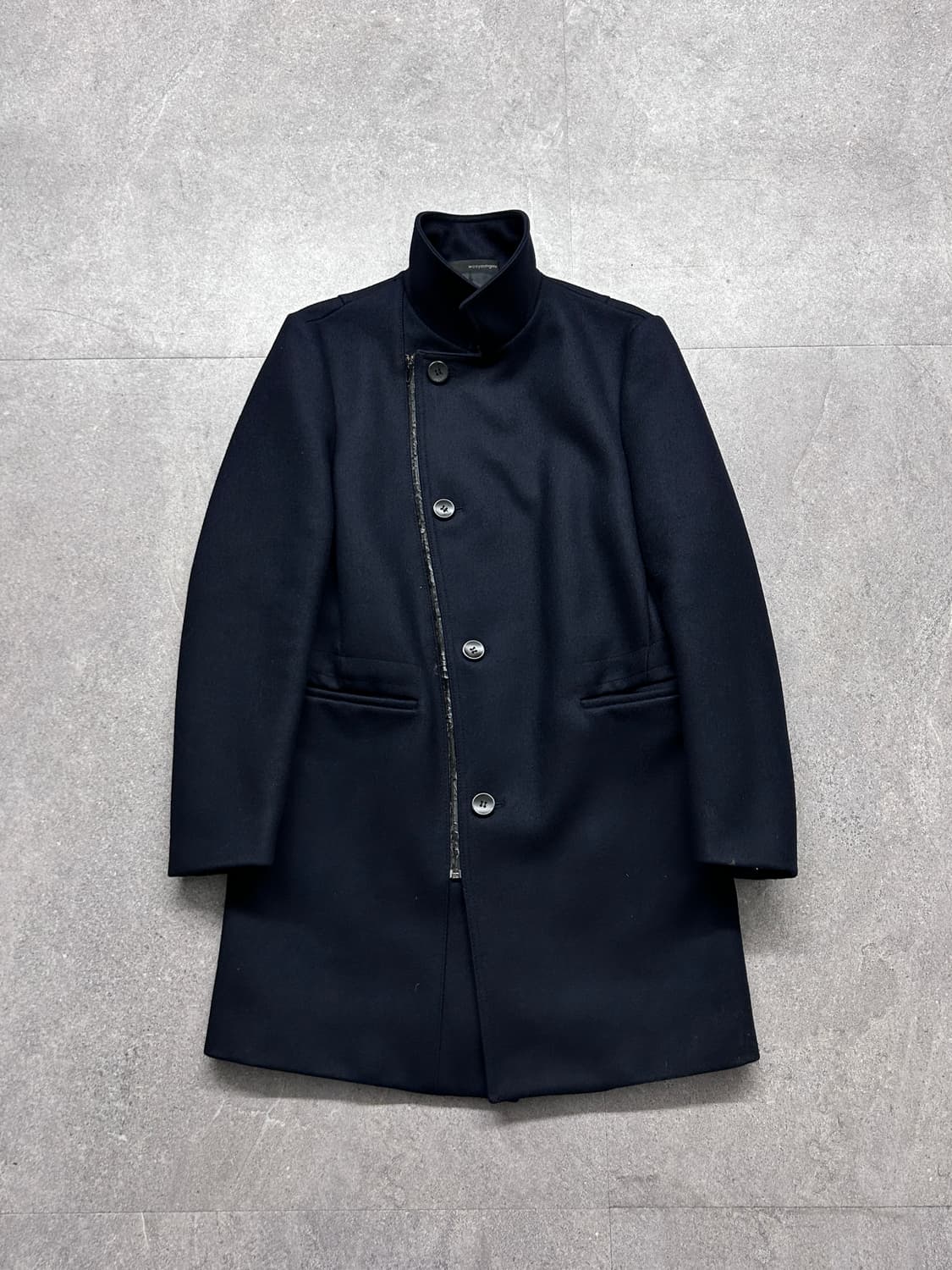 우영미 사선 하이넥 코트 상품이미지1