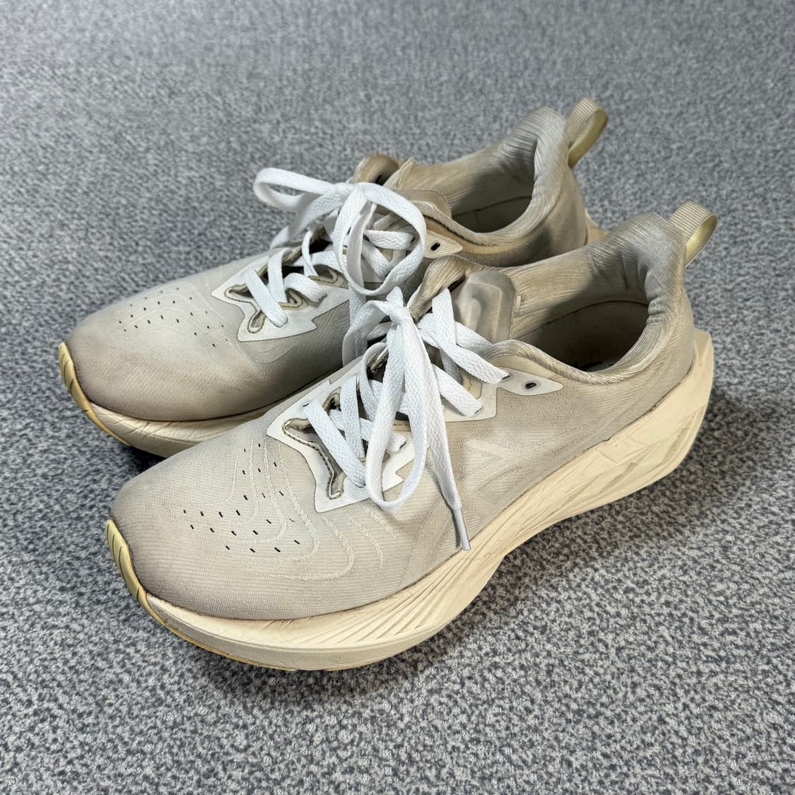 [정가 20만원] 아식스 노바블라스트 4 285 상품이미지1