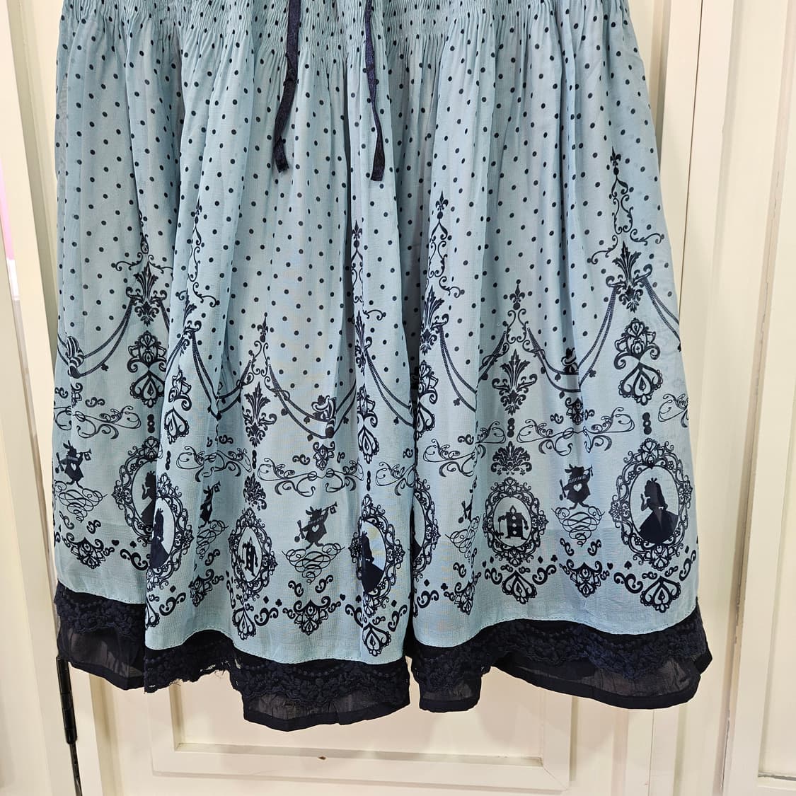 엑시즈팜(Axes Femme) 디즈니 앨리스 콜라보 스커트 상품이미지3