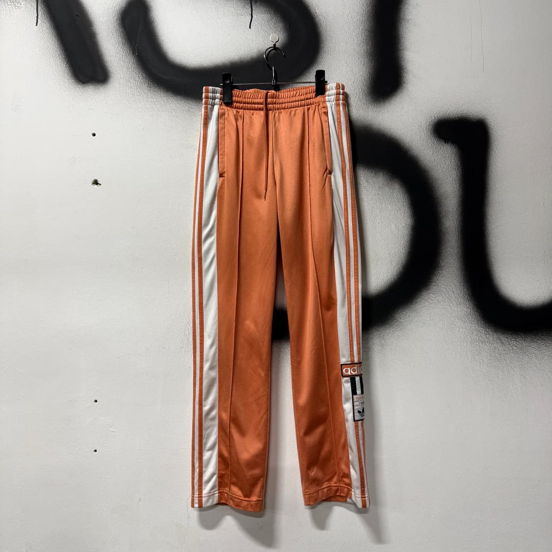 제니 팬츠 아디다스 아디브레이크 트랙 팬츠 코랄 상품이미지1