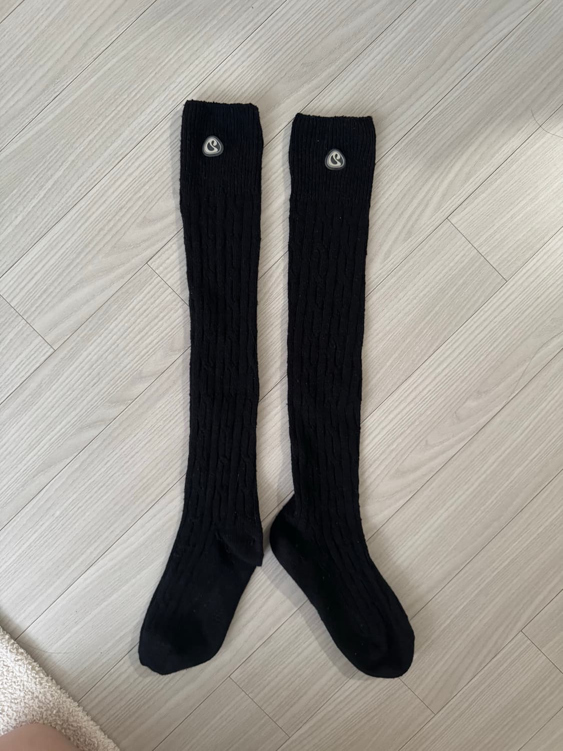 코이세이오 폼폼 오버 니삭스 블랙 상품이미지2