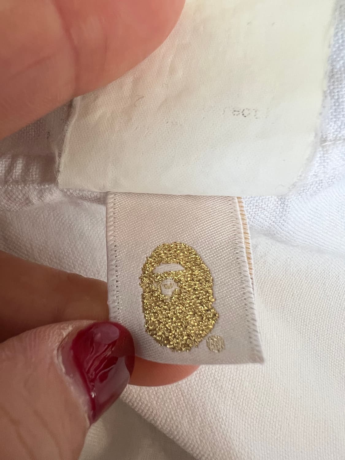 베이프 남여공용 화이트 코튼긴팔셔츠

 상품이미지6