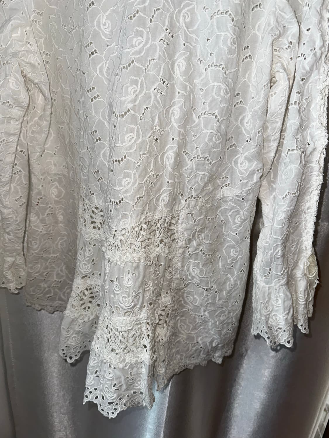 로맨틱 펀칭 레이스 블라우스 상품이미지6