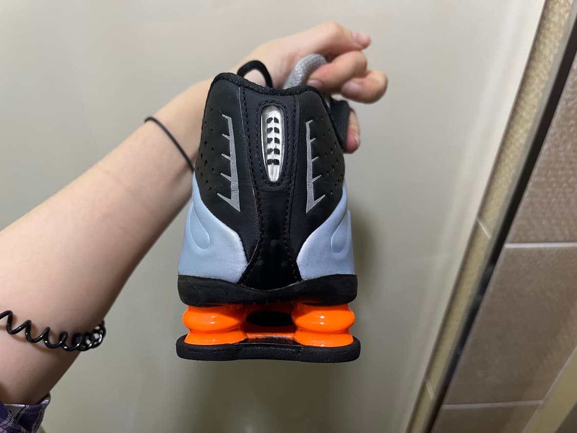 나이키 샥스 R4 블루 틴트 토탈 오렌지 240사이즈 상품이미지3