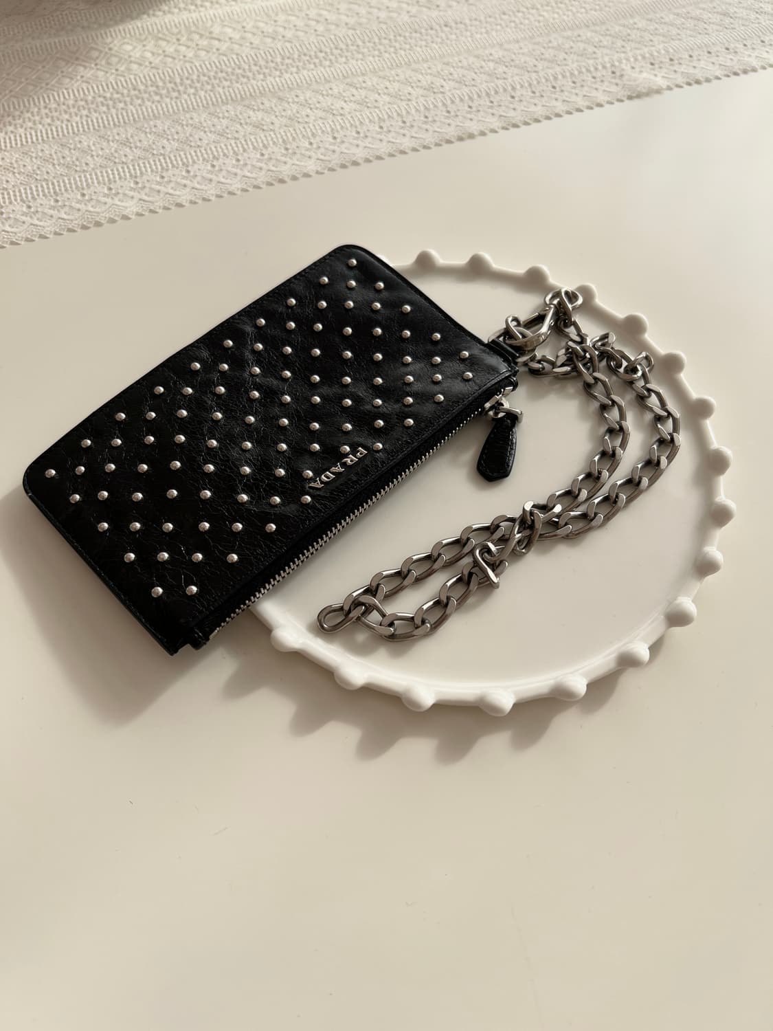 프라다 스터드 체인 레더 파우치 상품이미지8