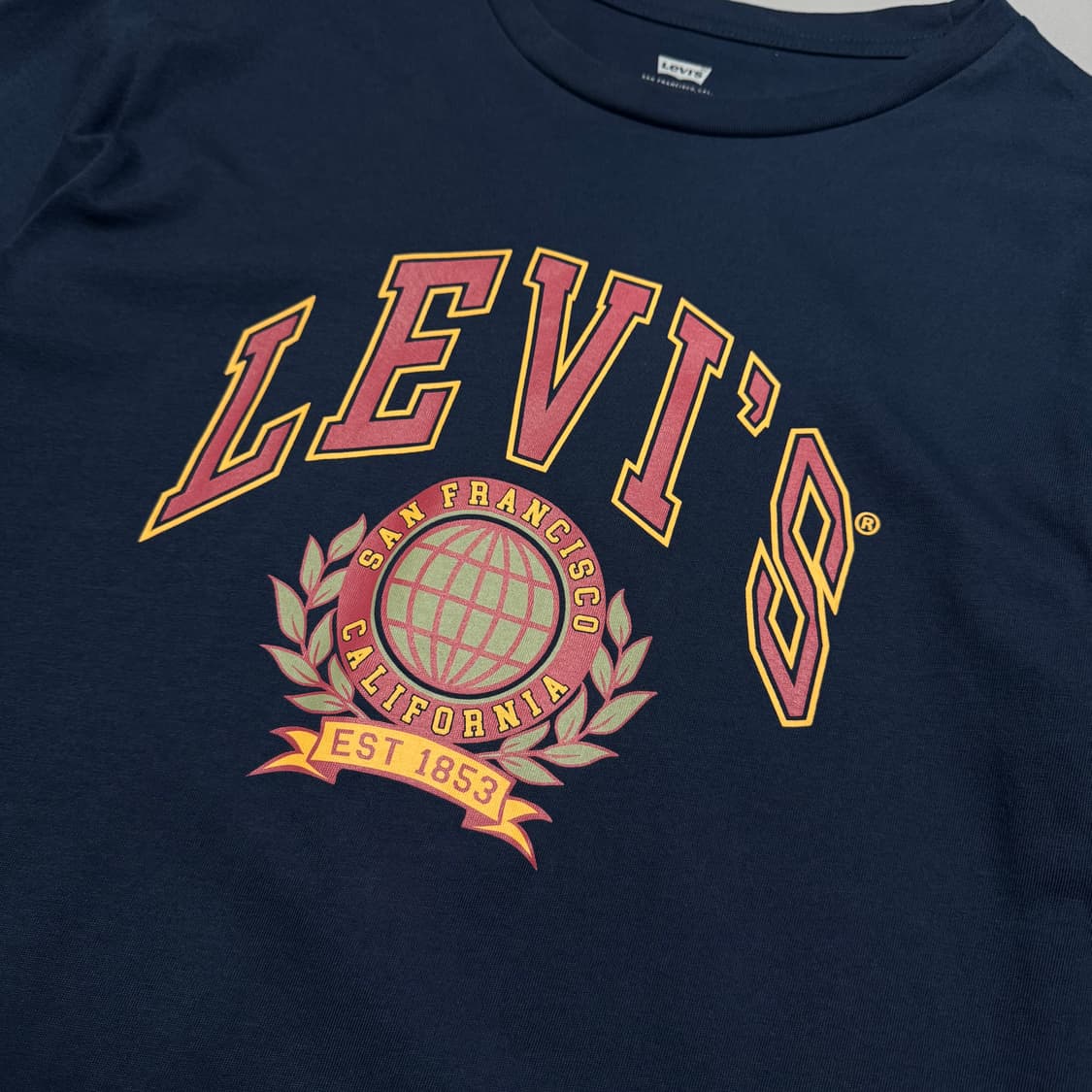 리바이스(Levi's) 네이비컬러 월계수 아치 로고 코튼 반팔 상품이미지3