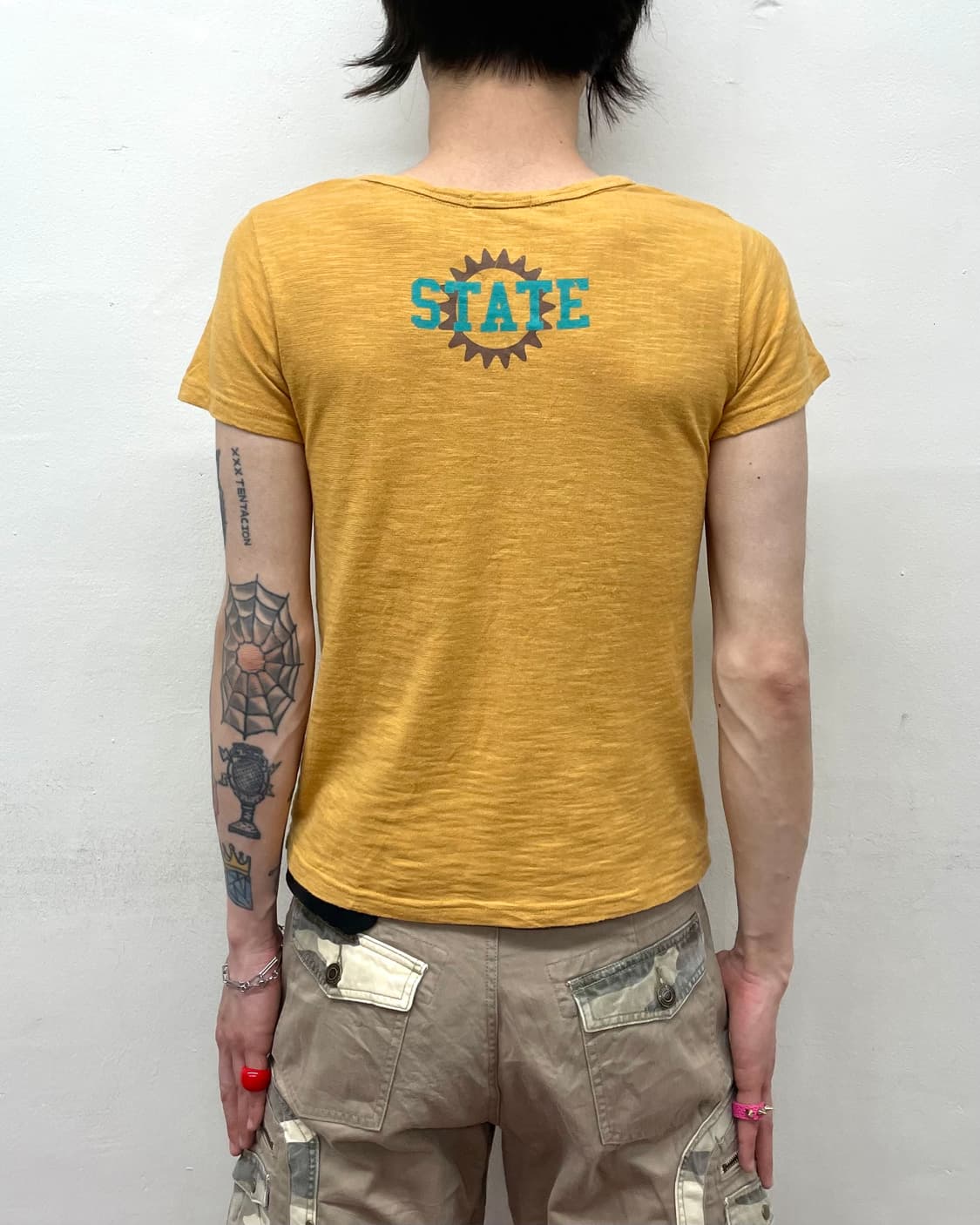 mustard button lettering T-shirt  상품이미지2