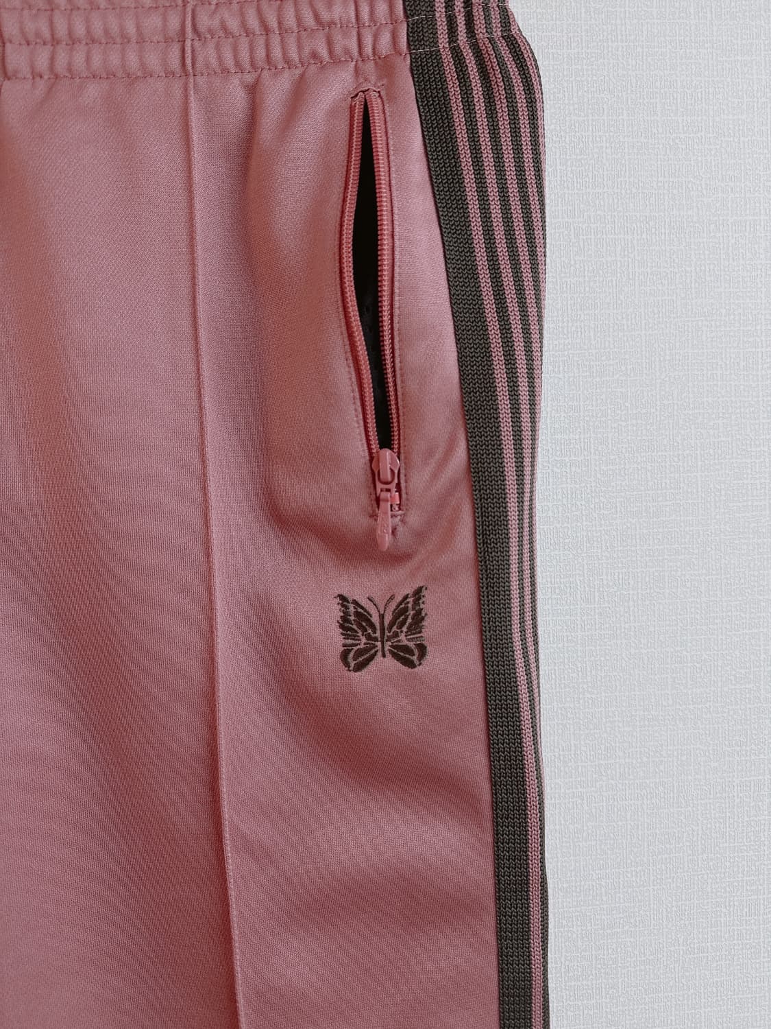 니들스 핑크 트랙팬츠 상품이미지3